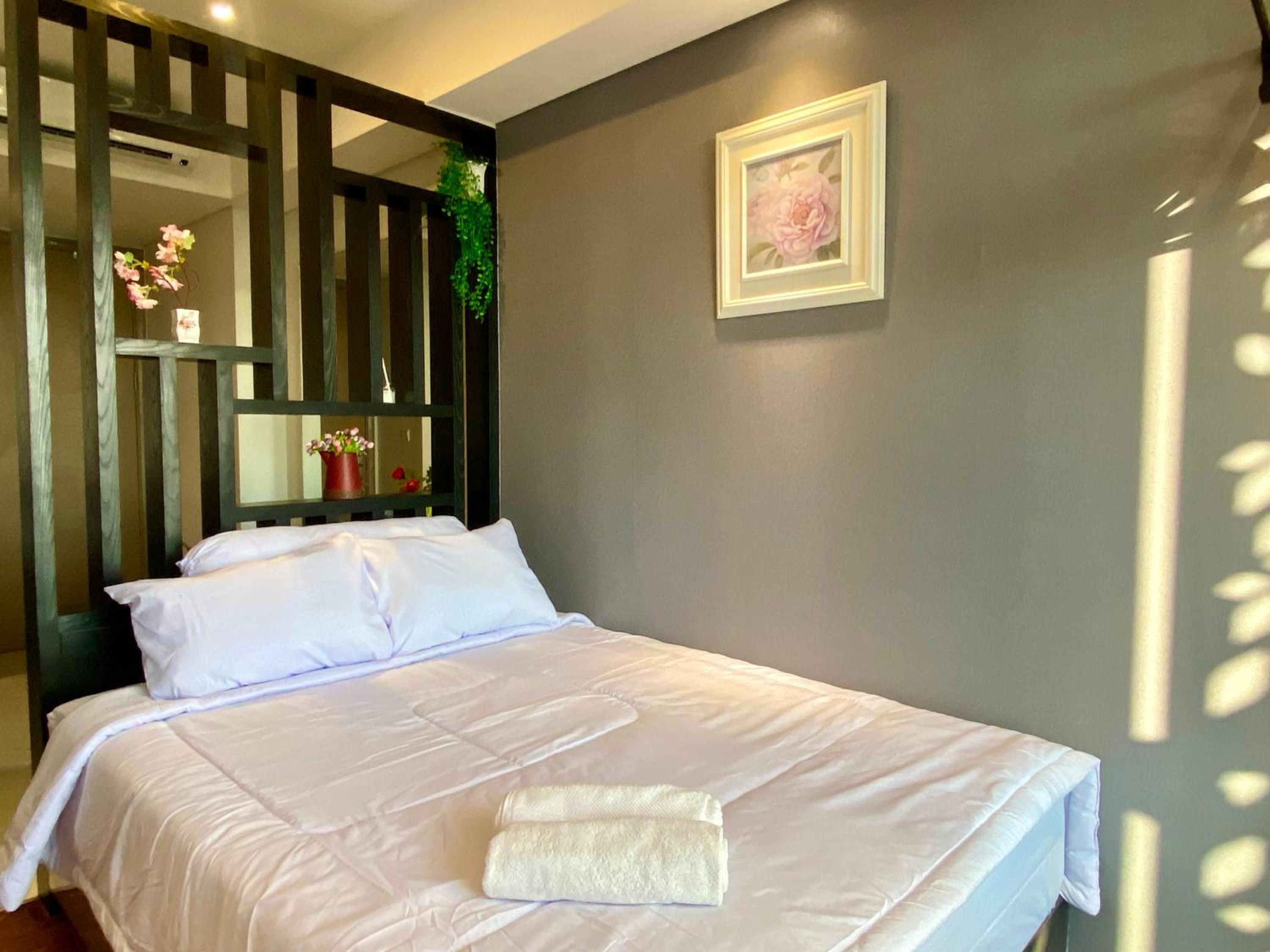 Two-Bedroom Apartment with Water View - Photo 3