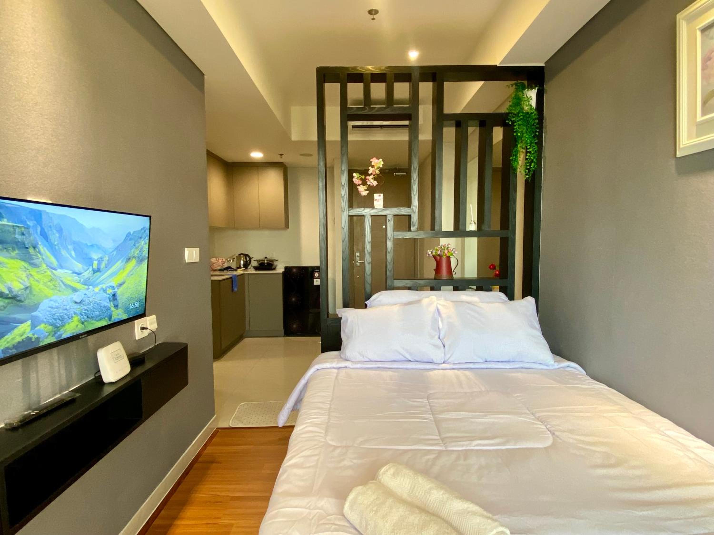 Two-Bedroom Apartment with Water View - Photo 10