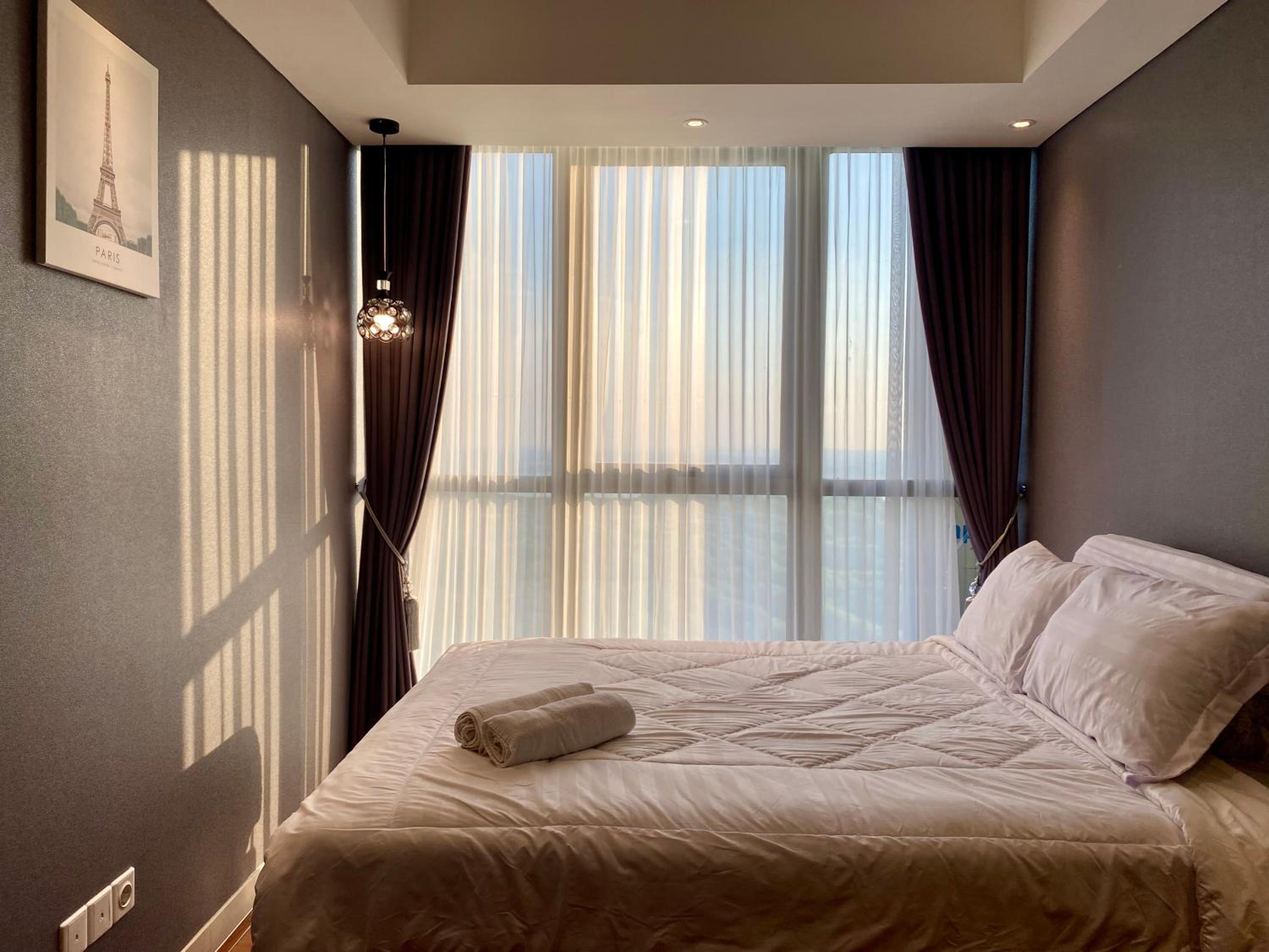 Two-Bedroom Apartment with Water View - Photo 1