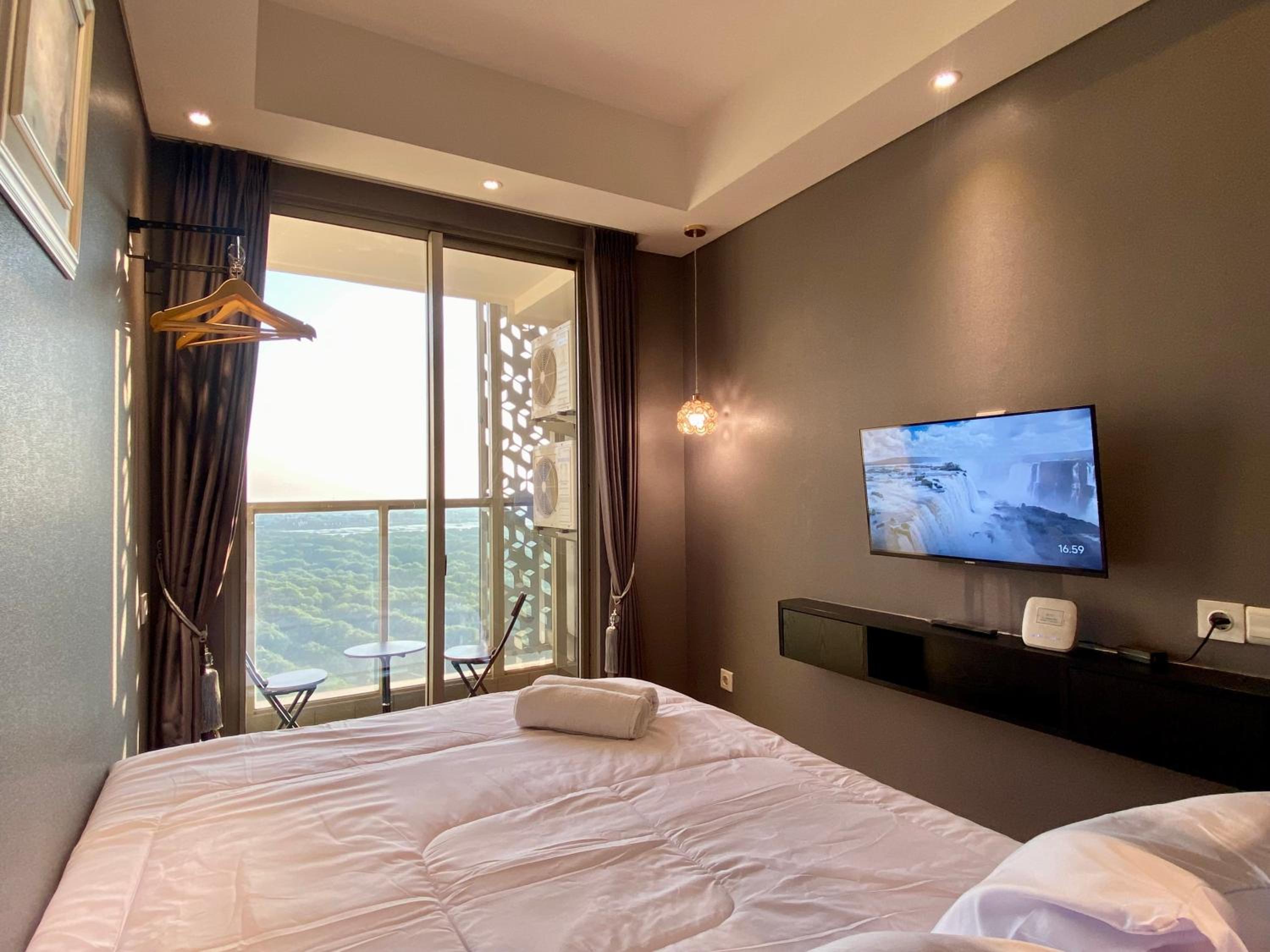 Two-Bedroom Apartment with Water View - Photo 11
