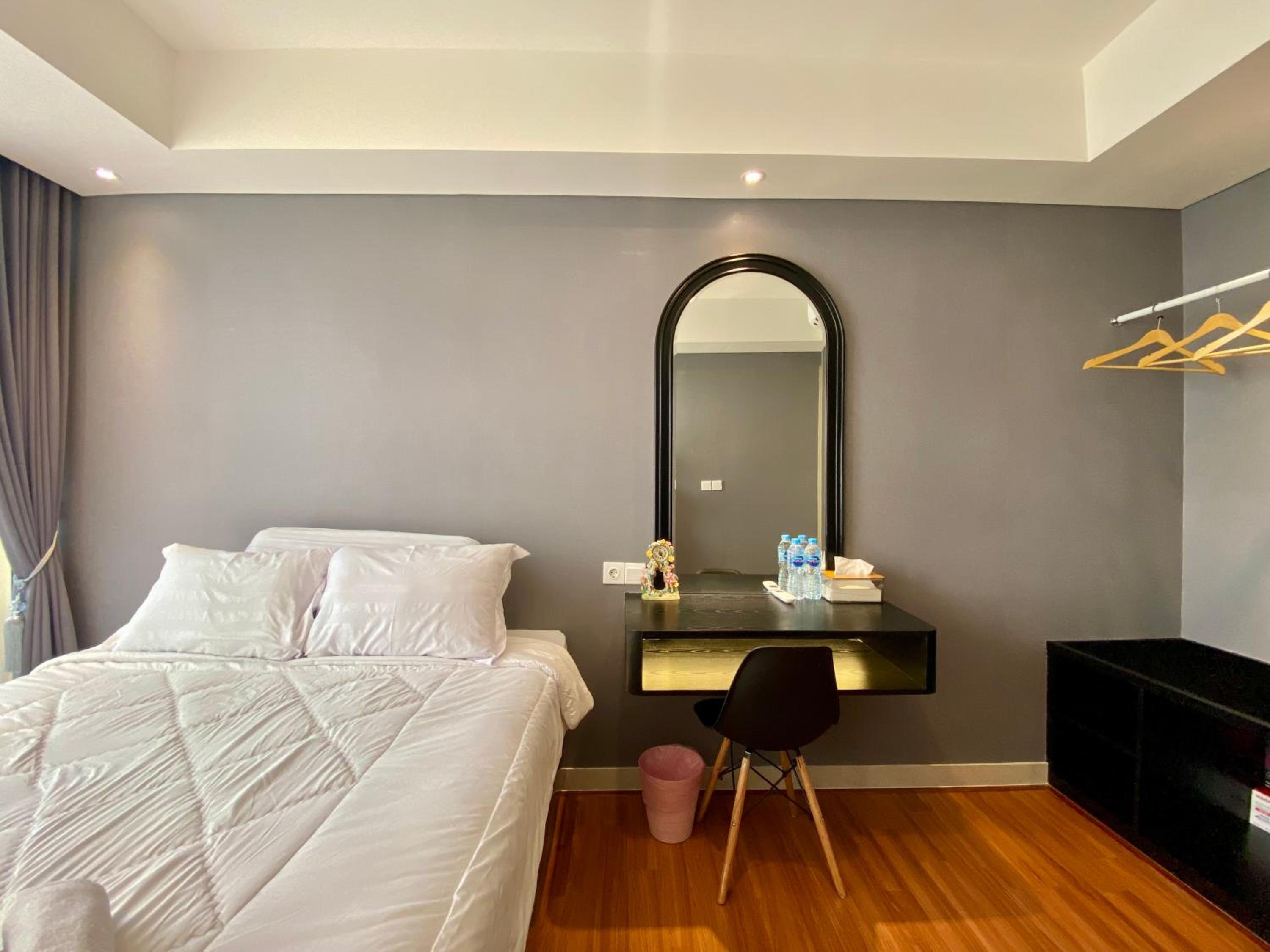 Two-Bedroom Apartment with Water View - Photo 6