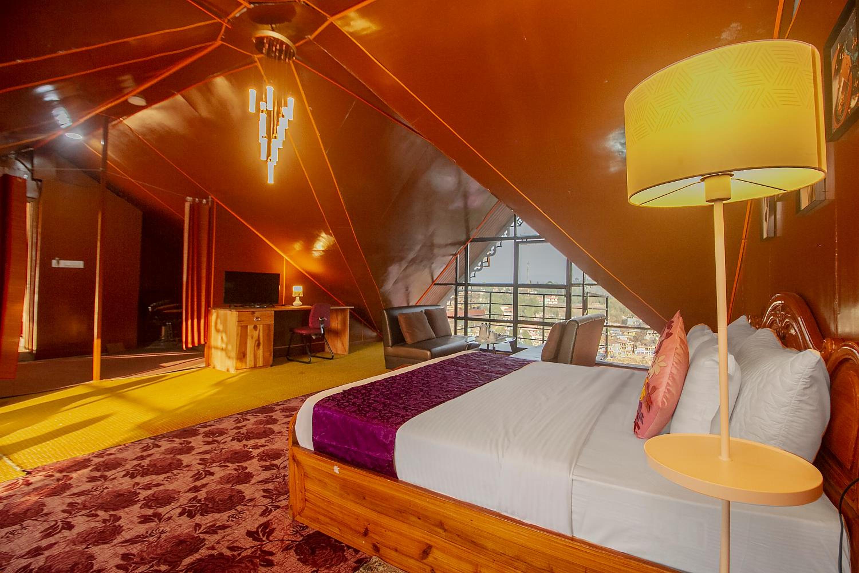 Deluxe Double Room (2 Adults + 1 Child) photo 3