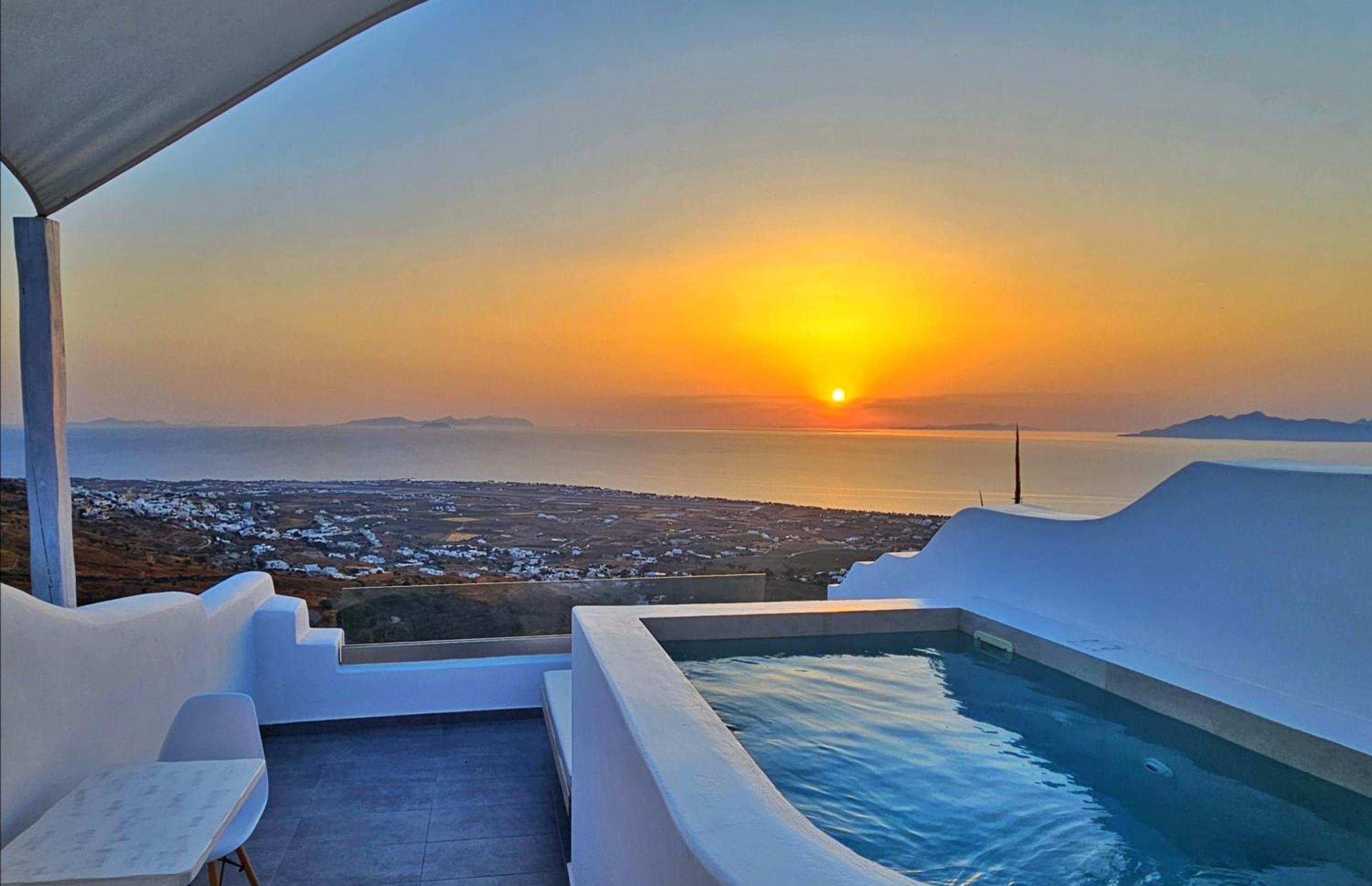 Suite with Hot Tub photo 3
