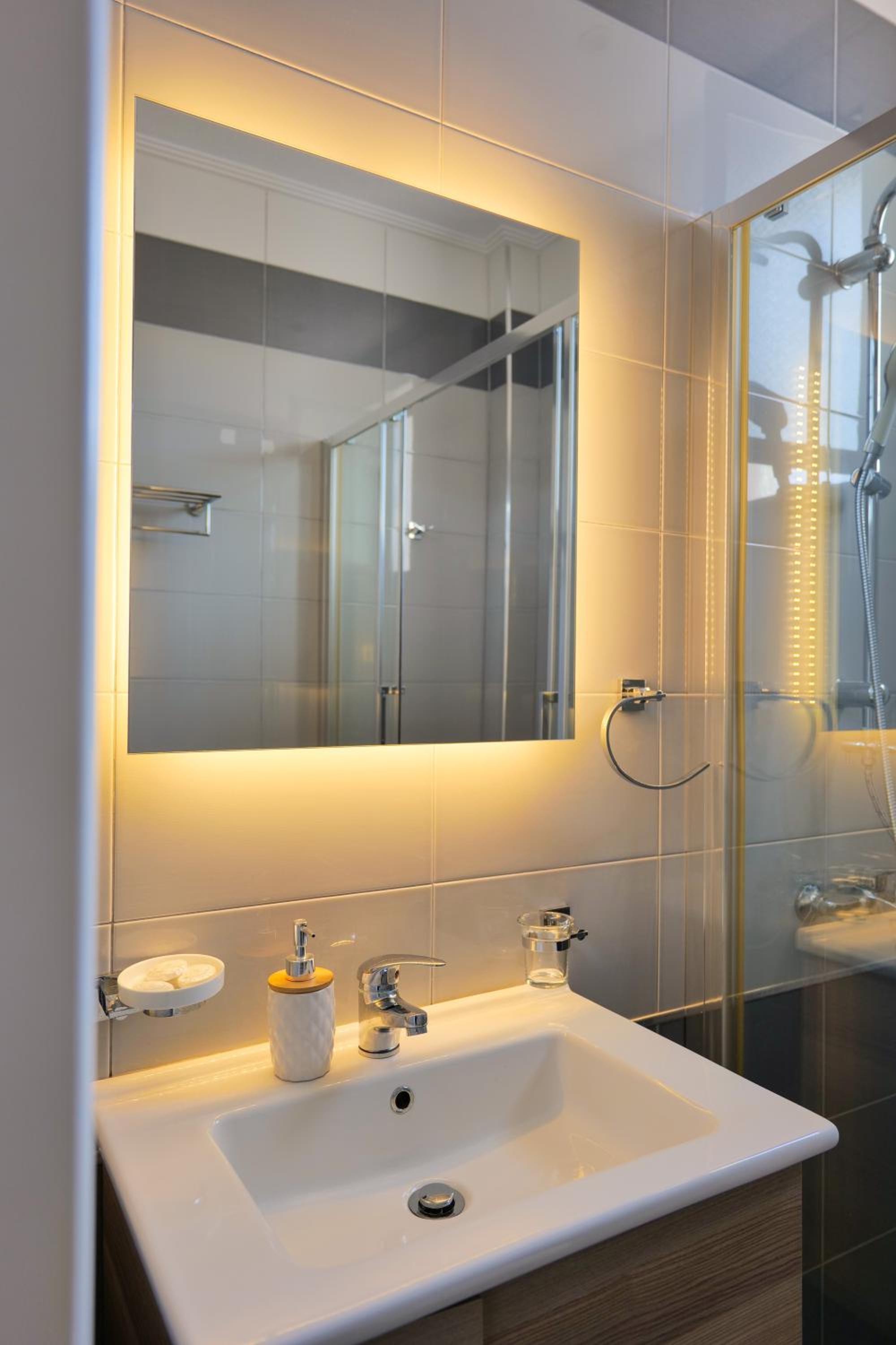 Deluxe Suite with Terrace and Sea View