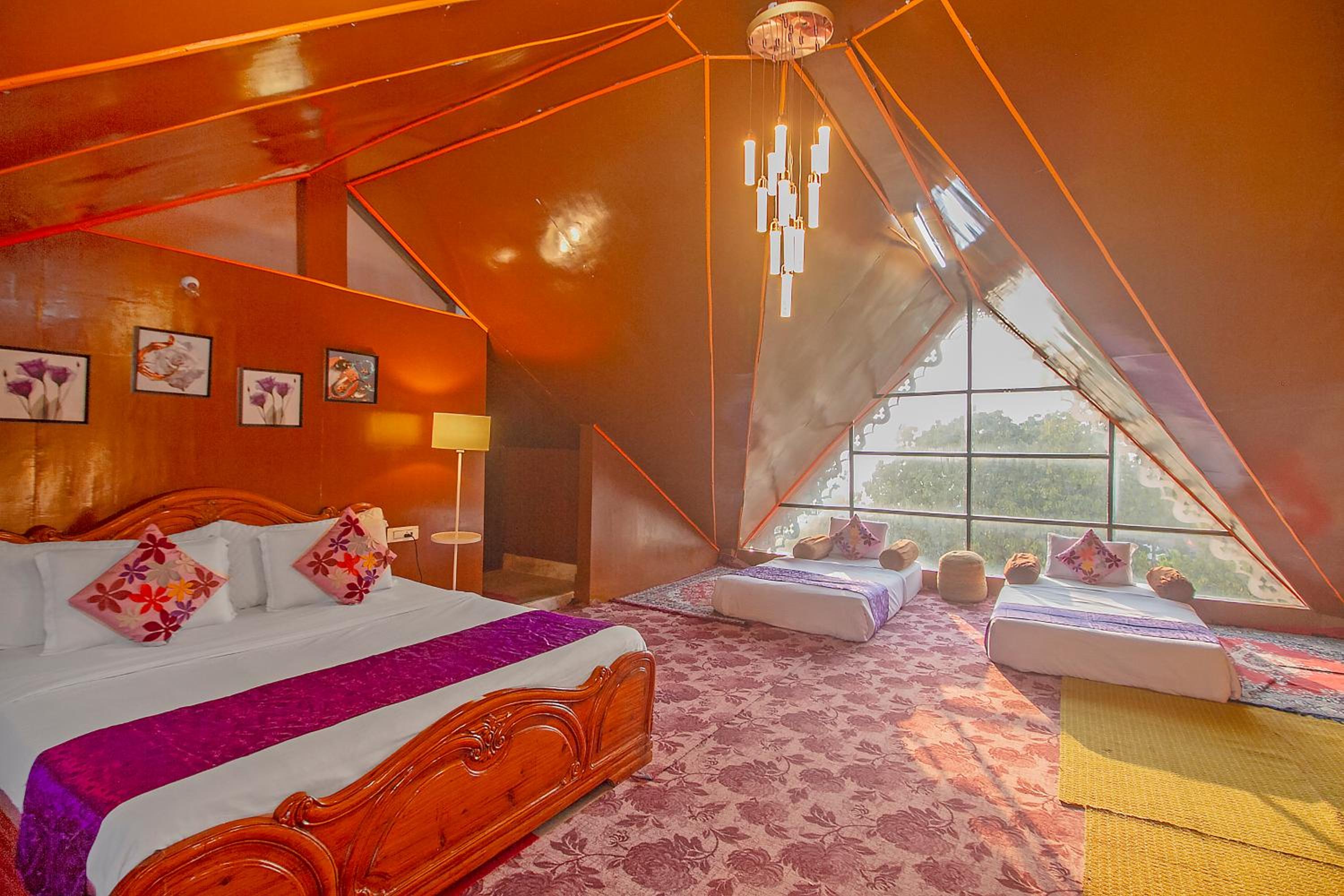 Deluxe Double Room (2 Adults + 1 Child) photo 2