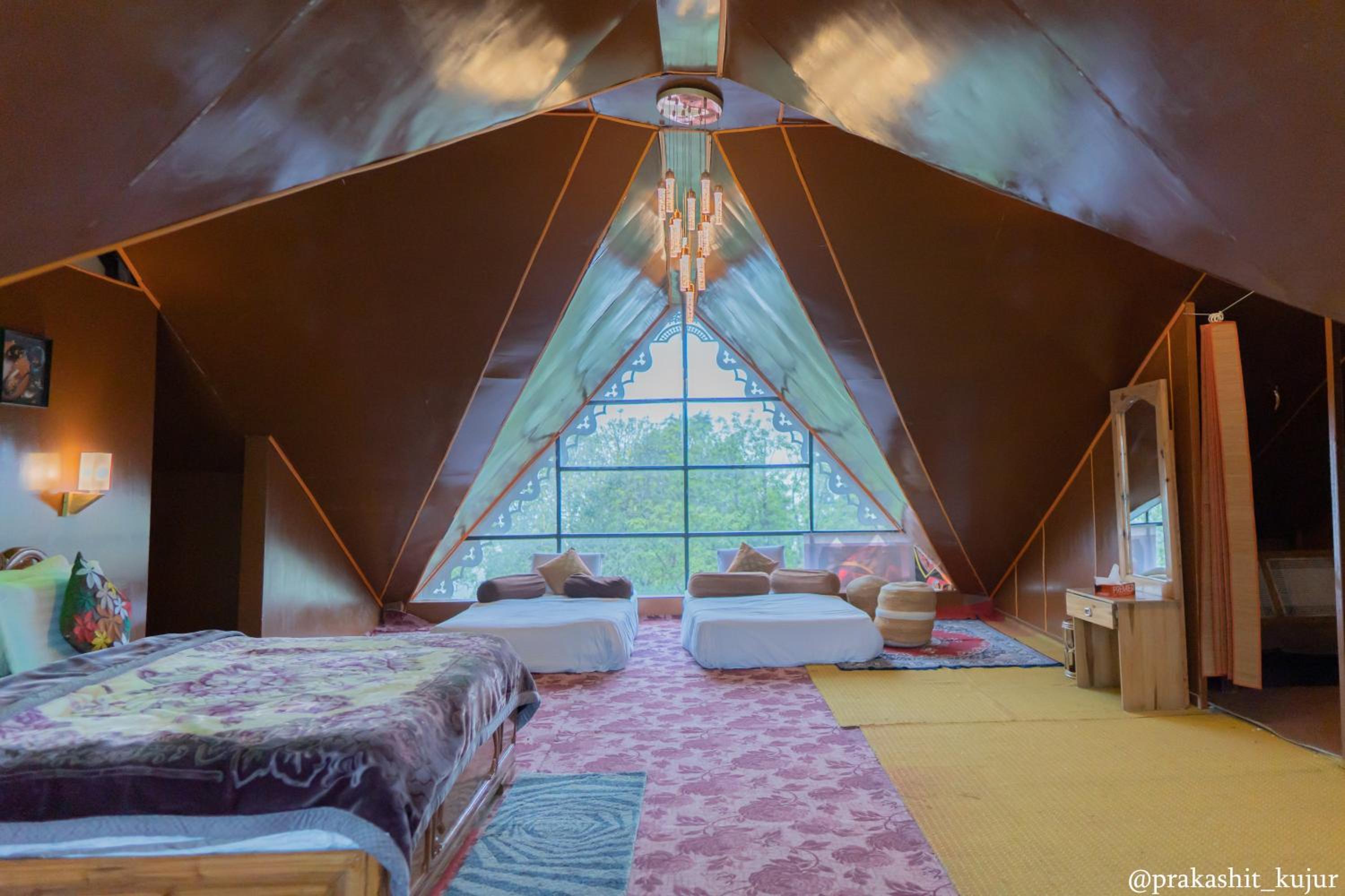 Deluxe Double Room (2 Adults + 1 Child) photo 2
