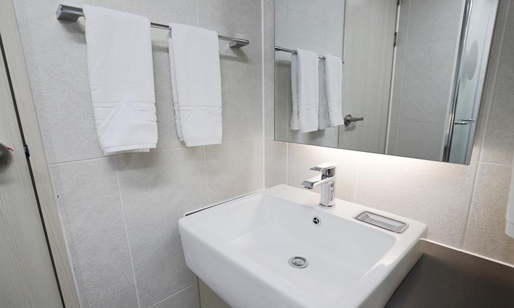 Standard Room Without View (No View) - Photo 4
