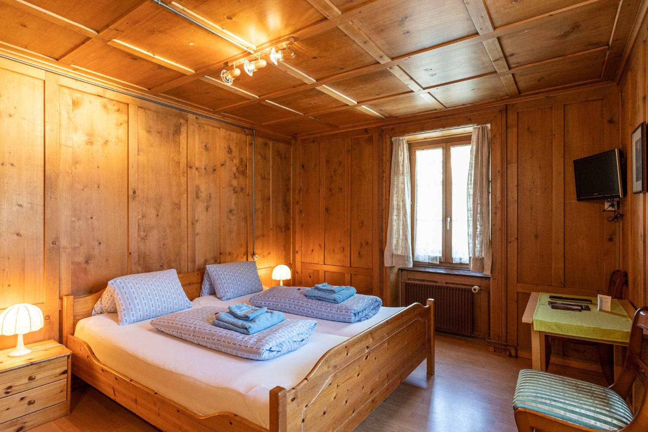 Double Room with Shared Bathroom 11