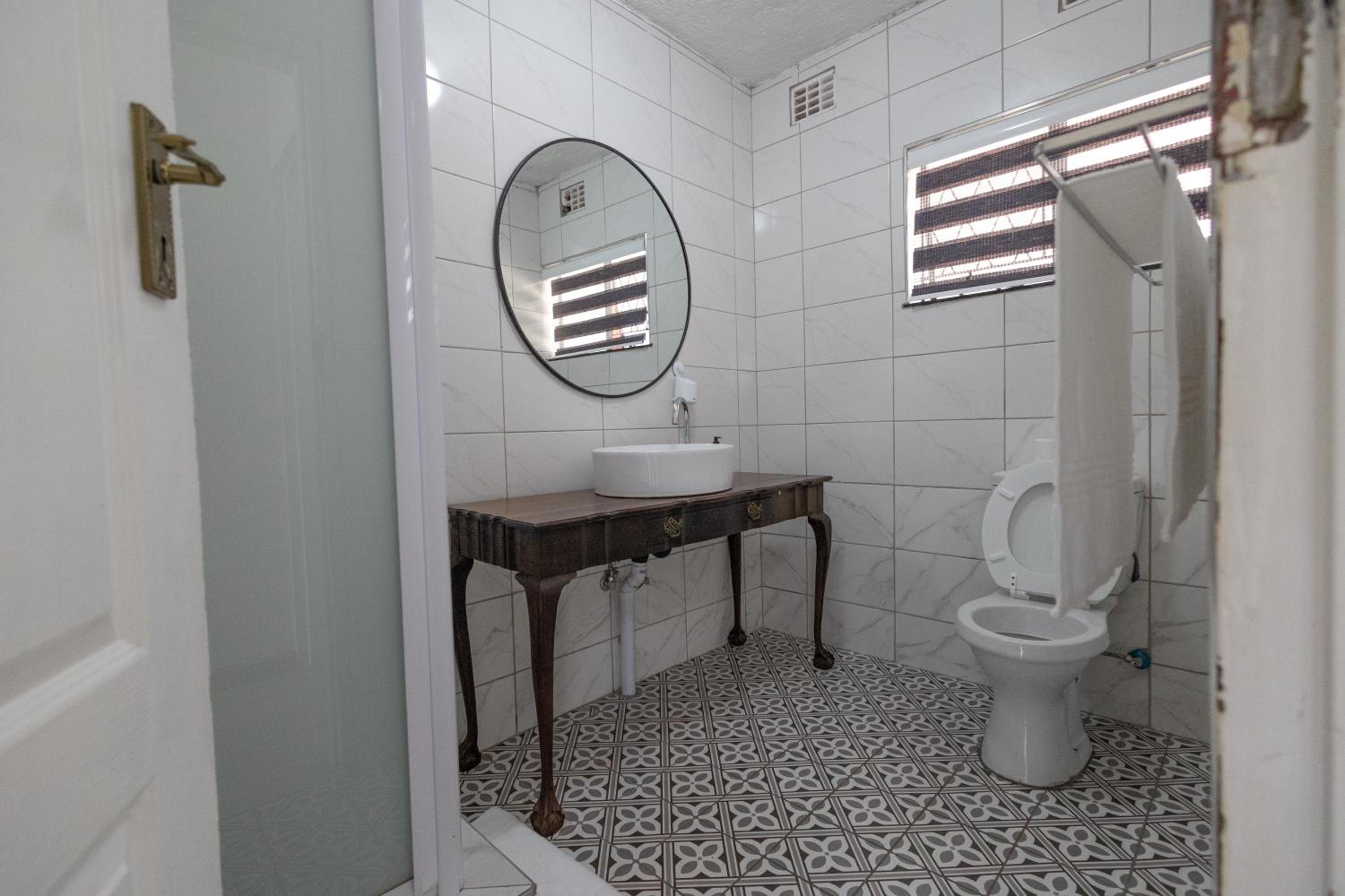Three-Bedroom Apartment - Photo 7