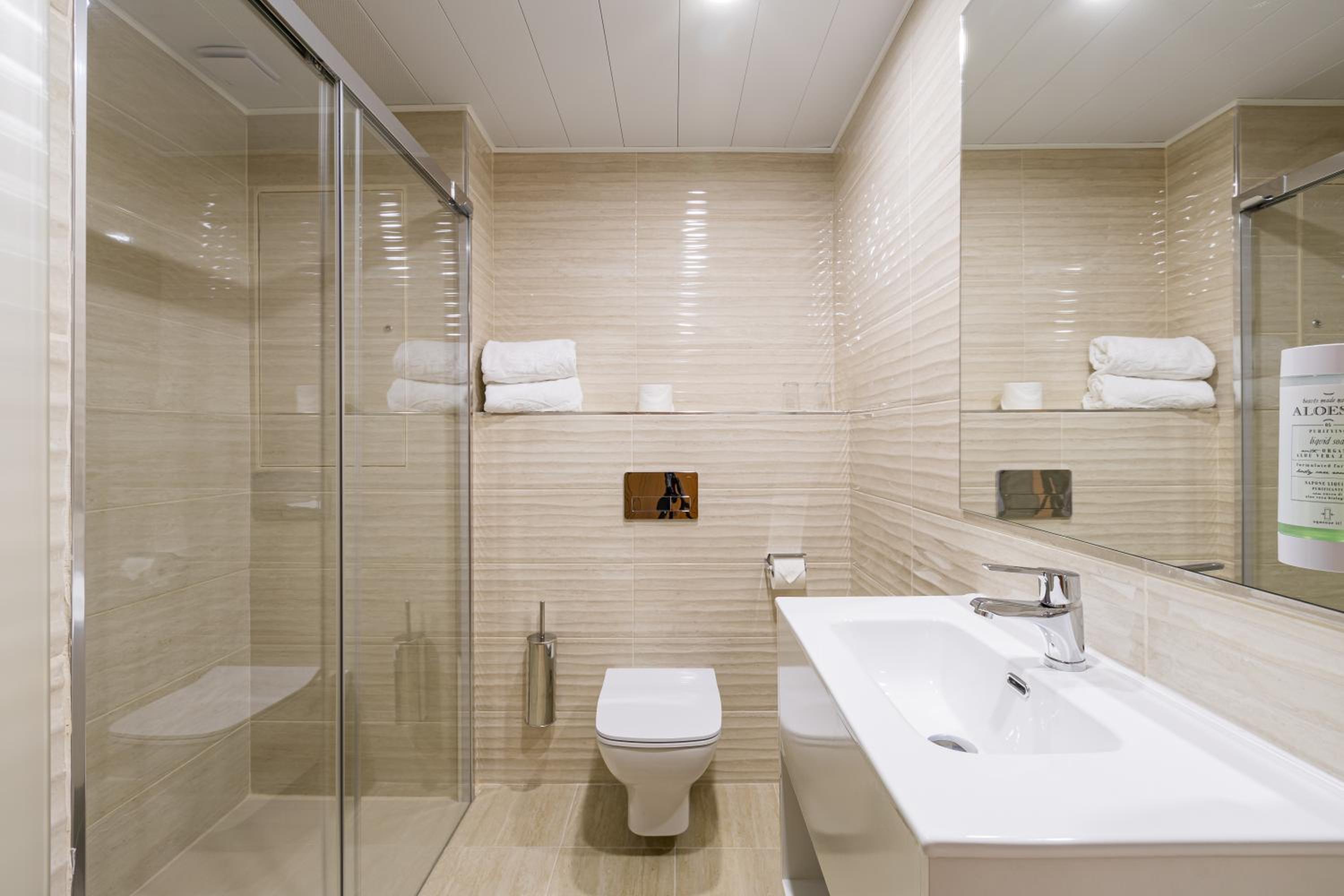 Double or Twin Room - Photo 3