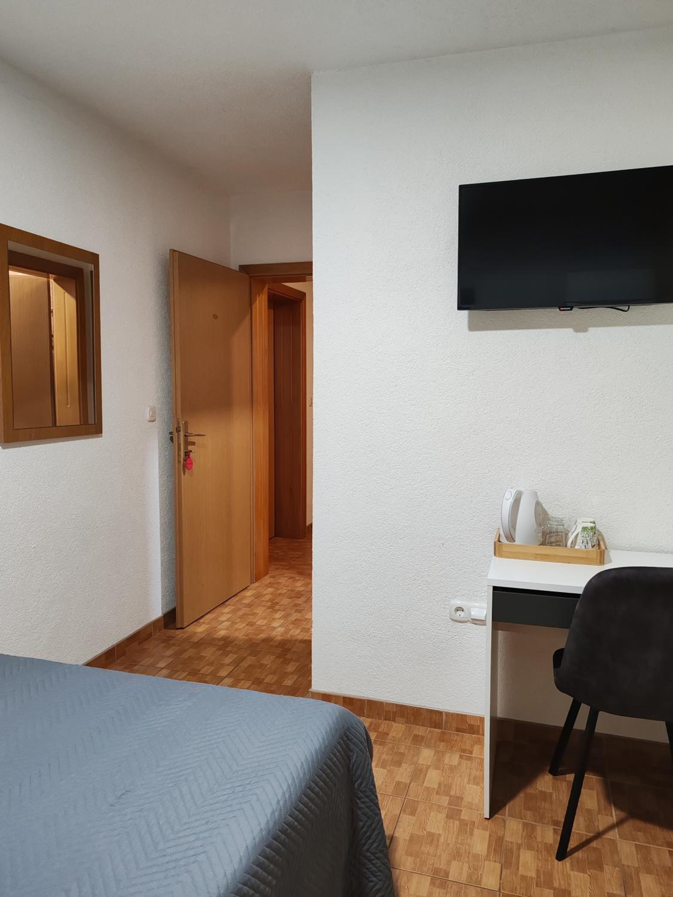 Small Double Room photo 2