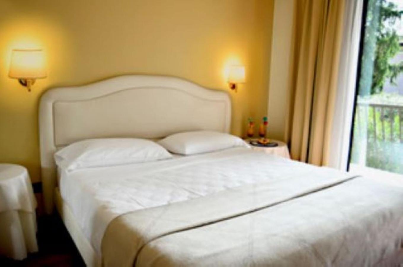 Double Room with Balcony - Photo 5