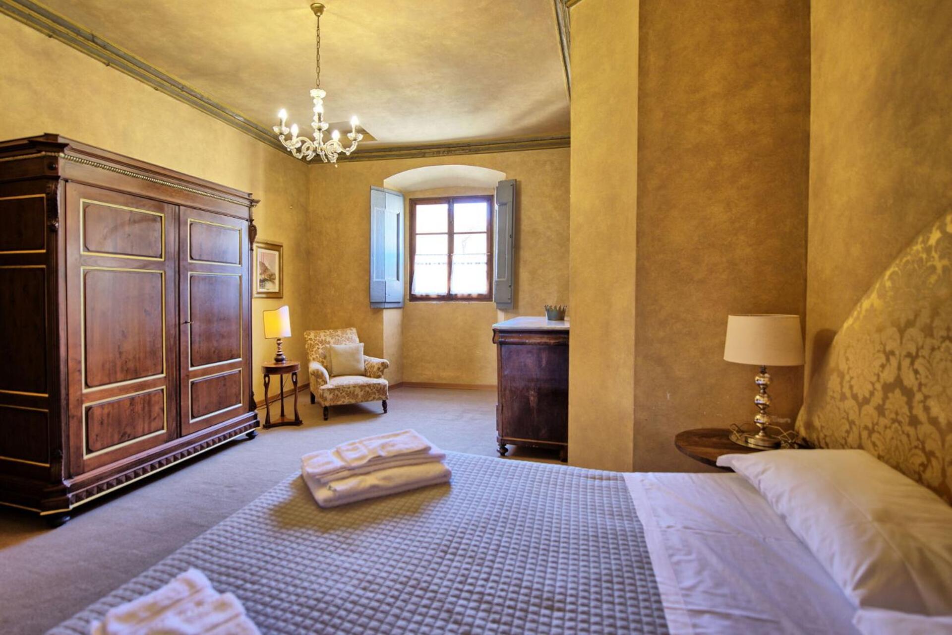 Two-Bedroom Apartment with Lake View