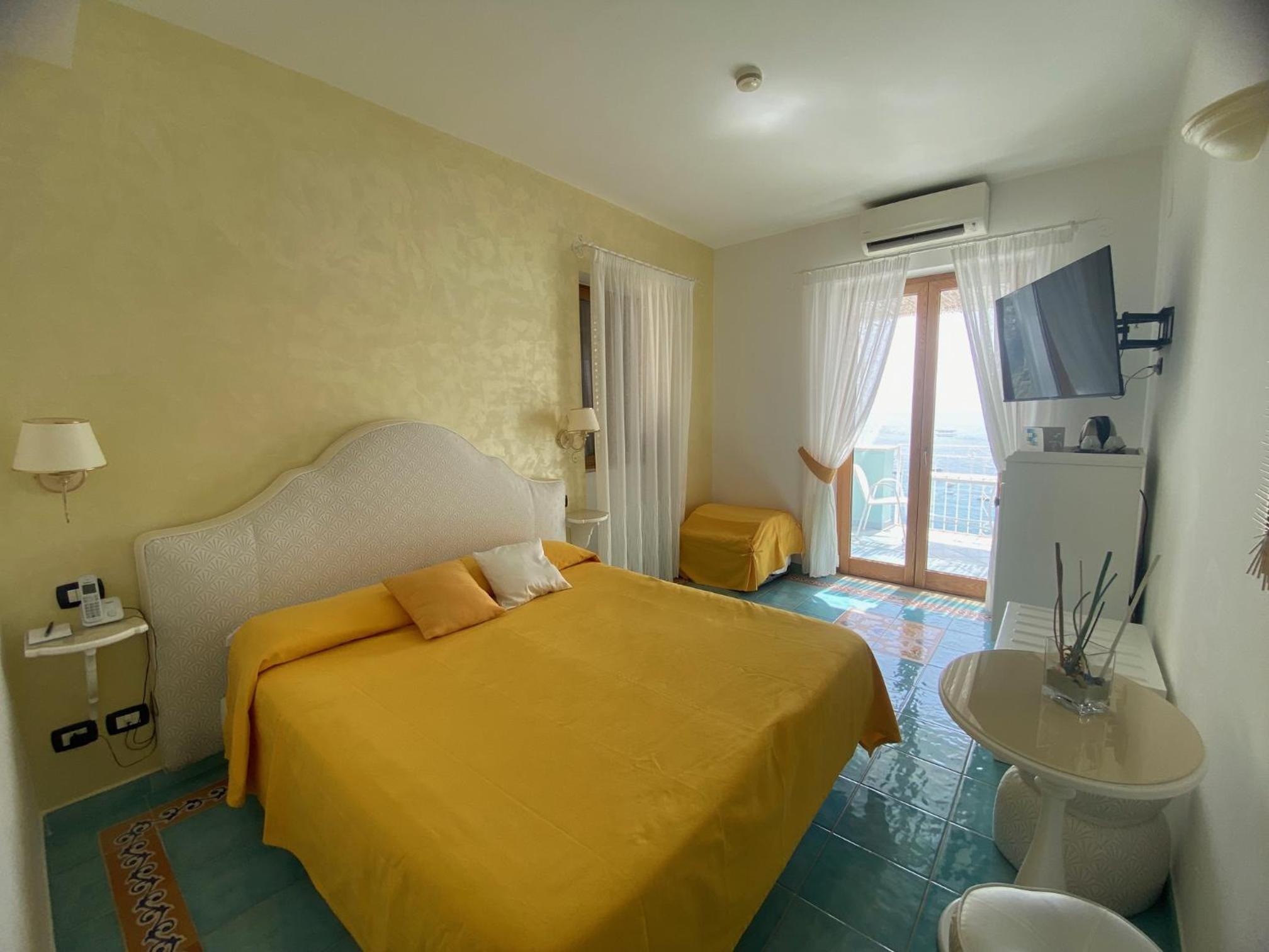 Deluxe Double or Twin Room with Sea View - Photo 8