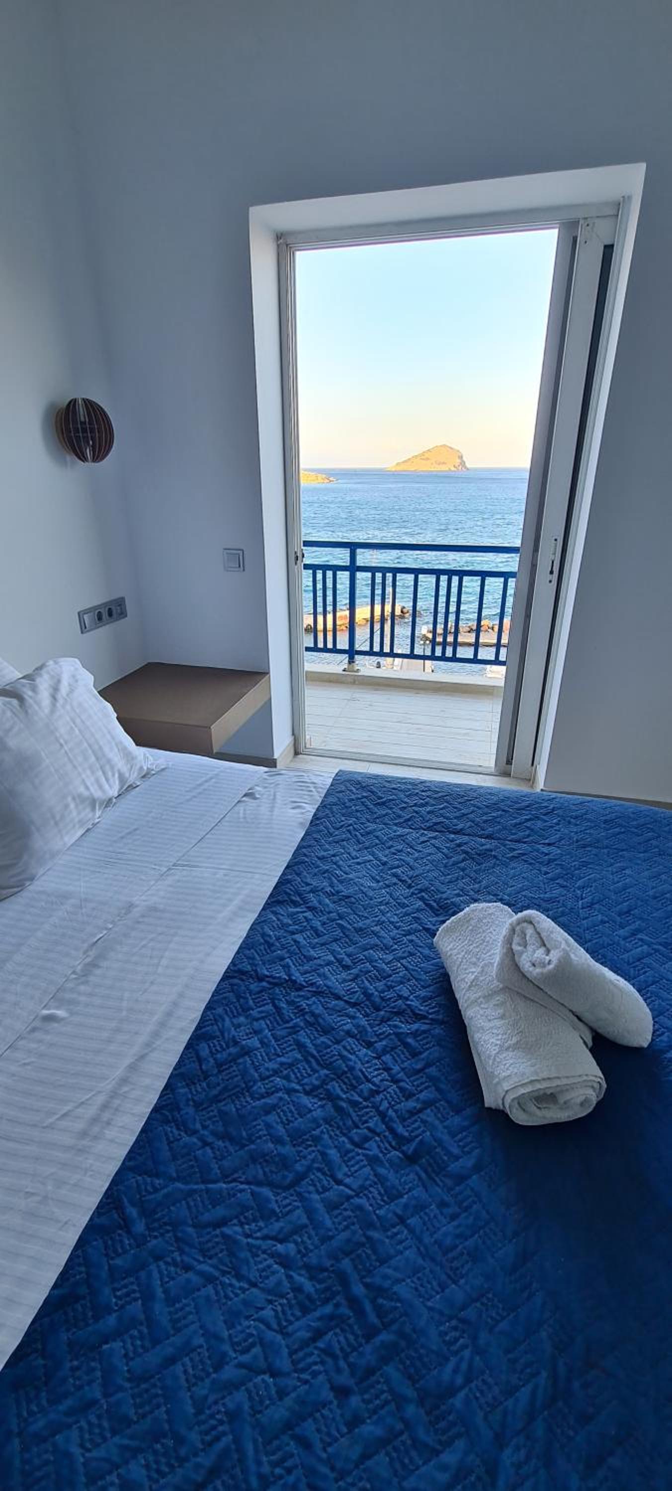 Deluxe Double or Twin Room with Sea View photo 2