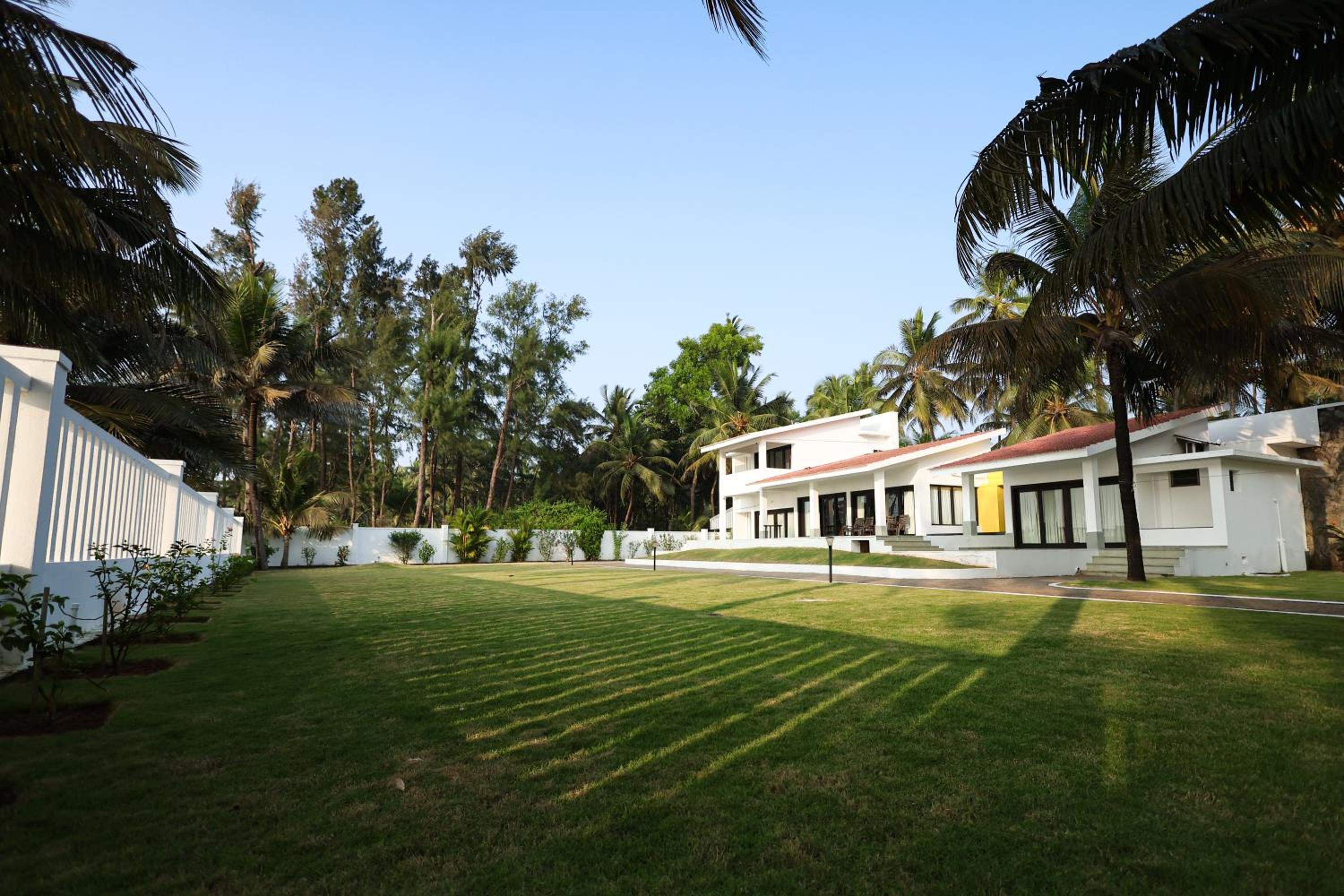 Three-Bedroom Villa photo 3