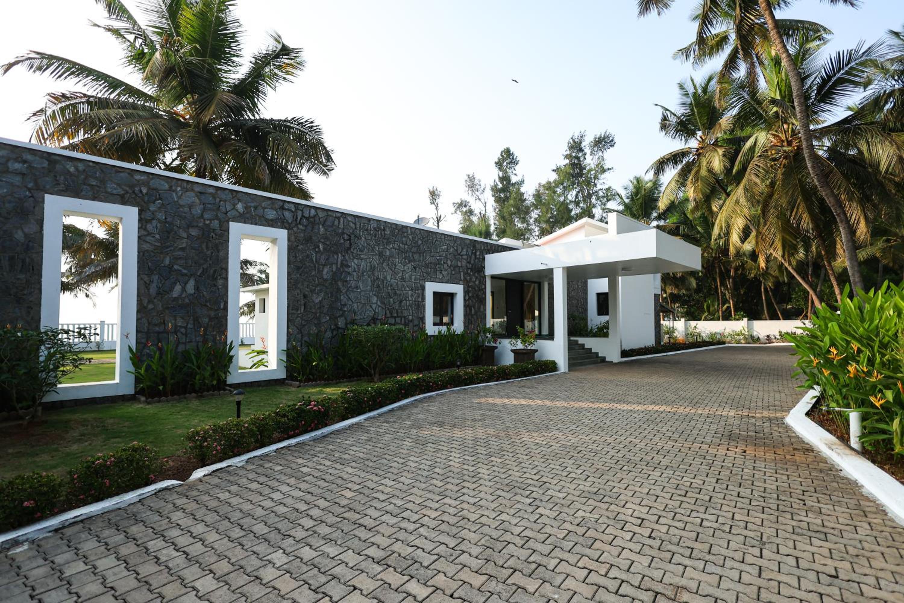 Three-Bedroom Villa photo 2