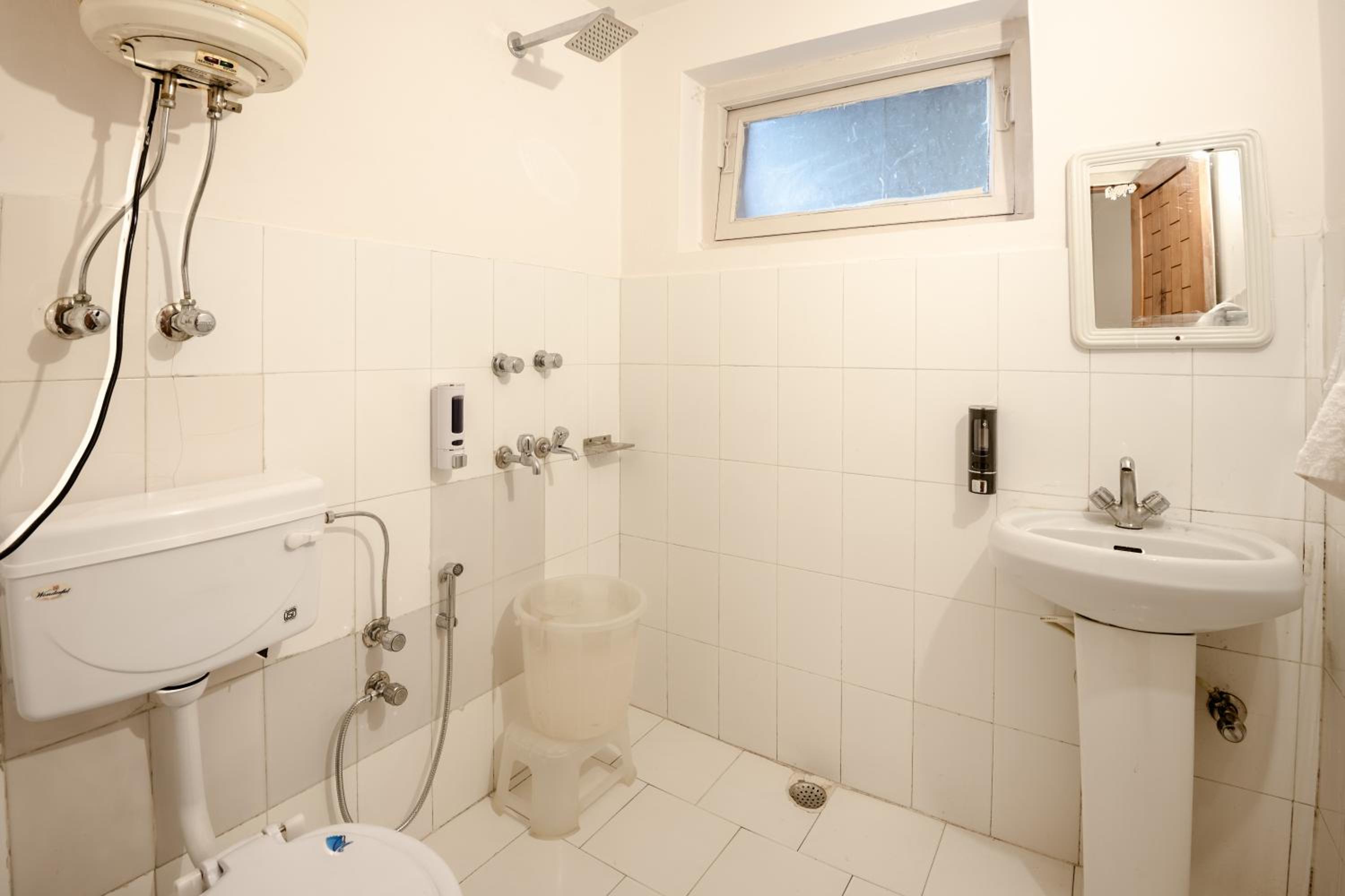 Deluxe Double Room - Photo 11