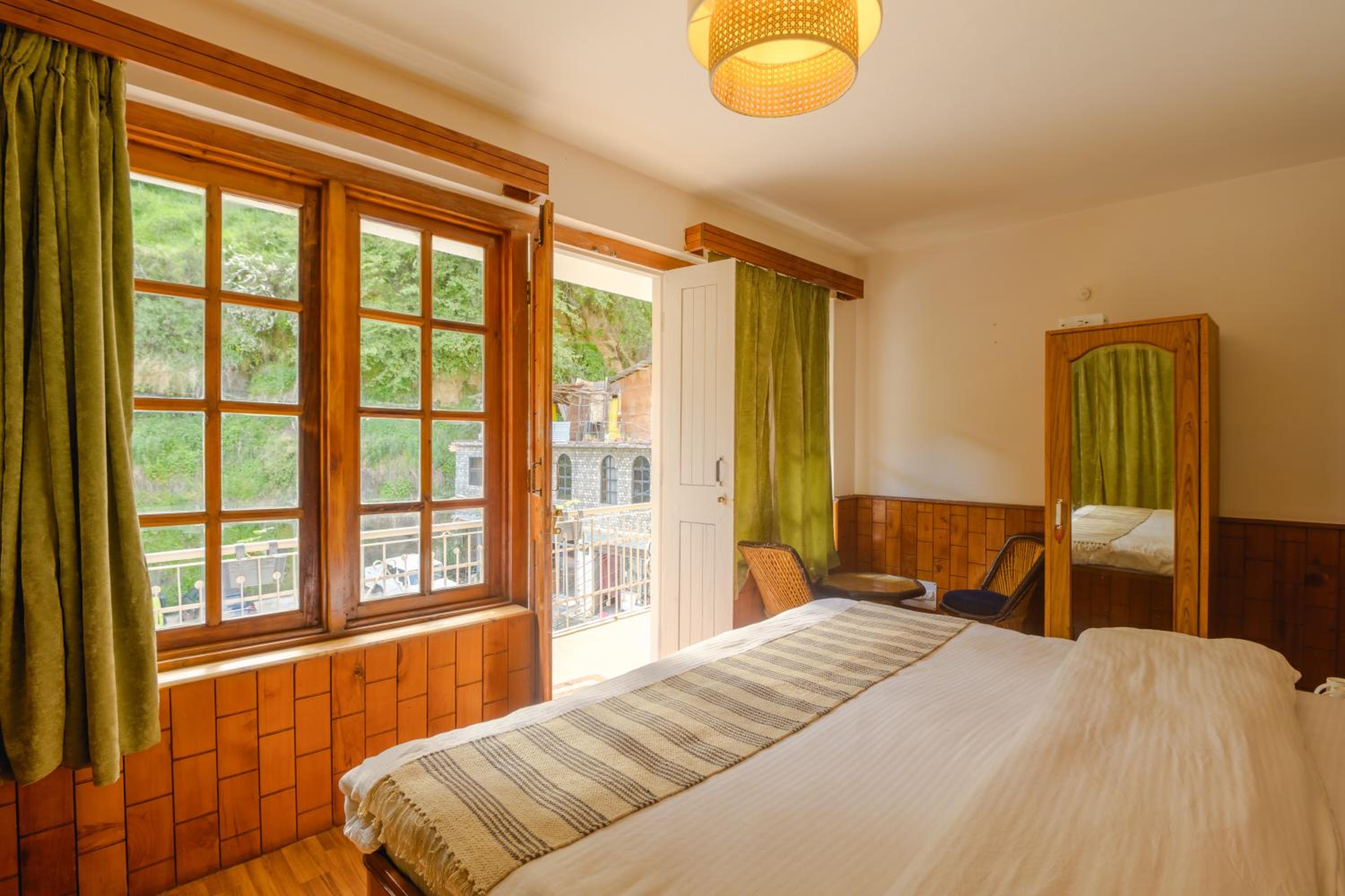 Deluxe Double Room - Photo 16