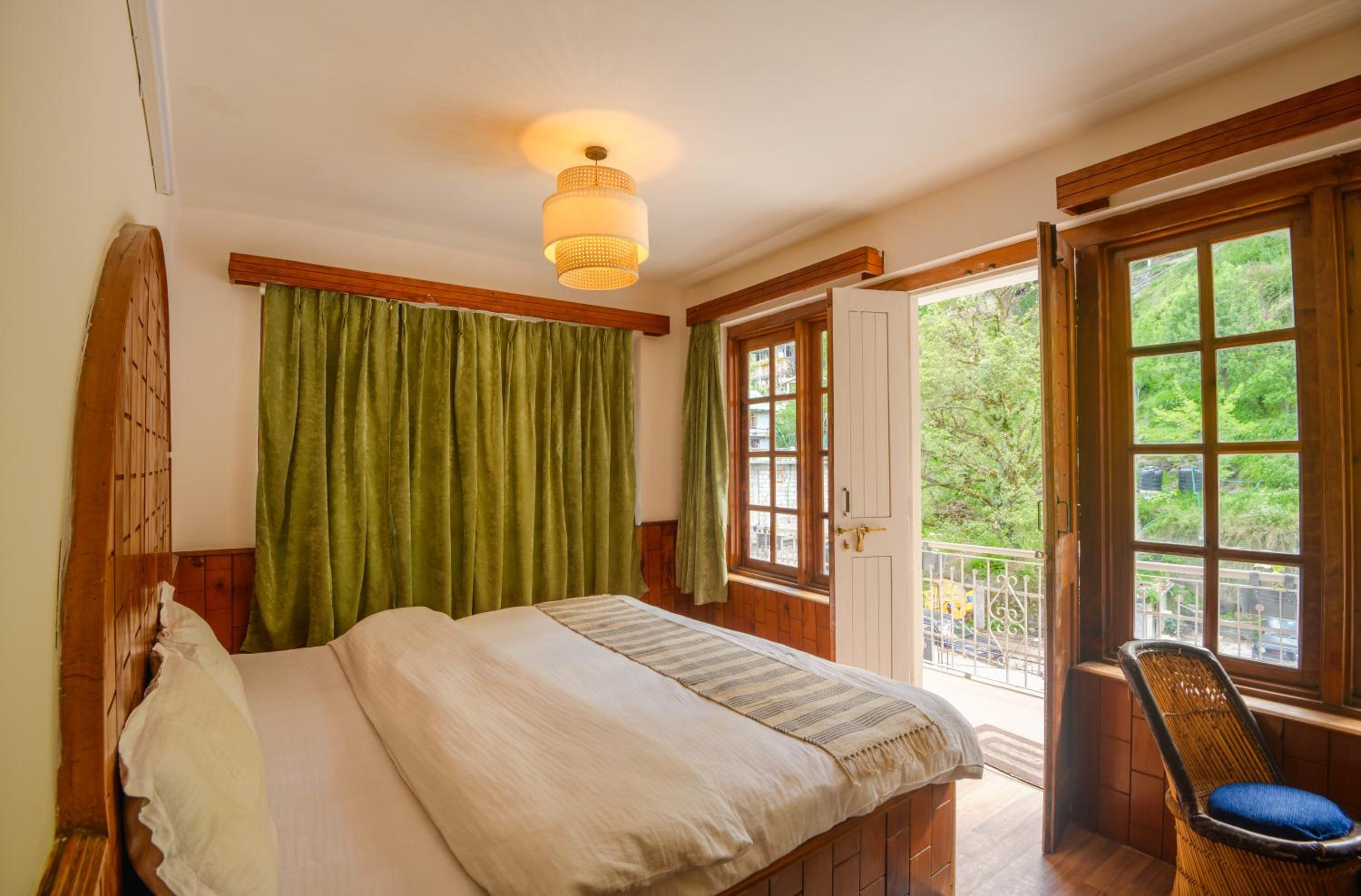 Deluxe Double Room - Photo 14