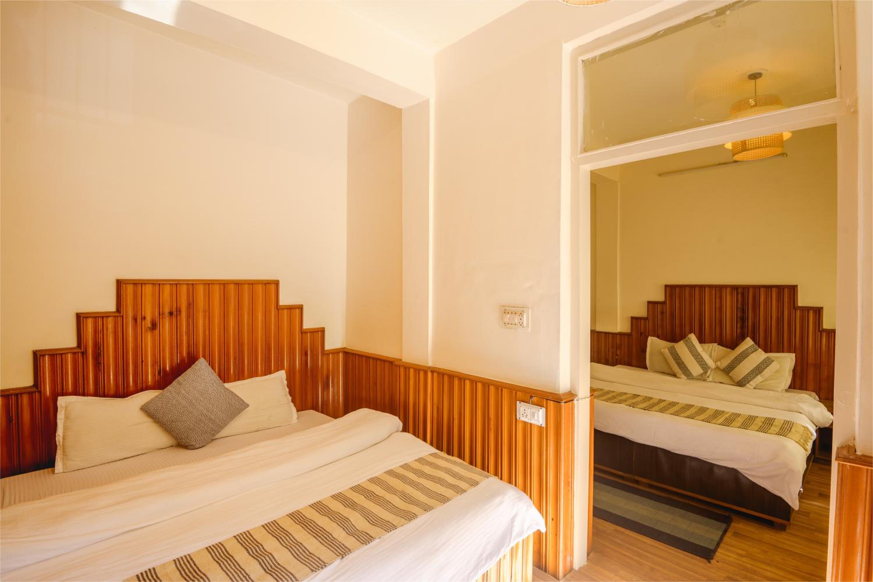 Deluxe Quadruple Room - Photo 12