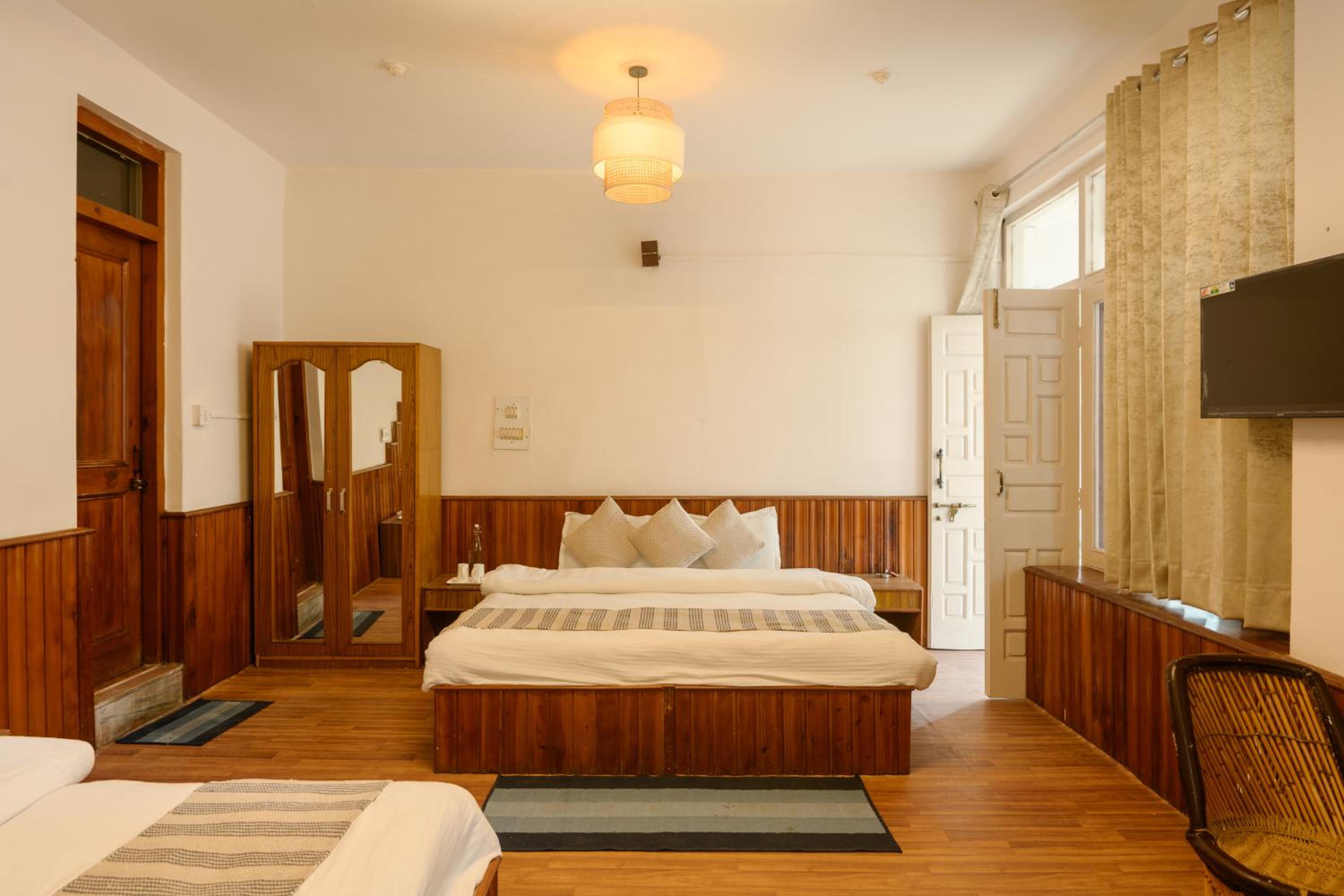 Deluxe Quadruple Room - Photo 11