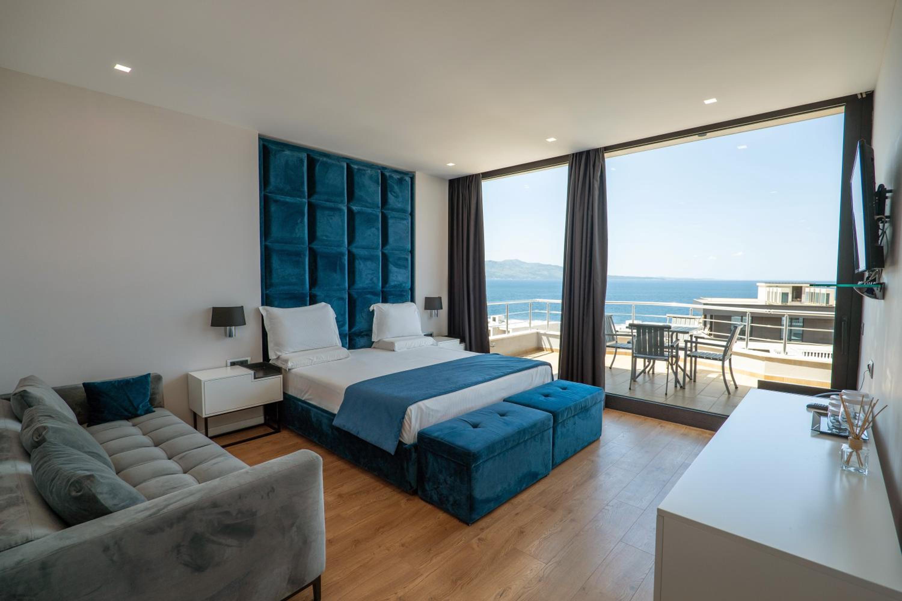 Suite with Terrace and Sea View