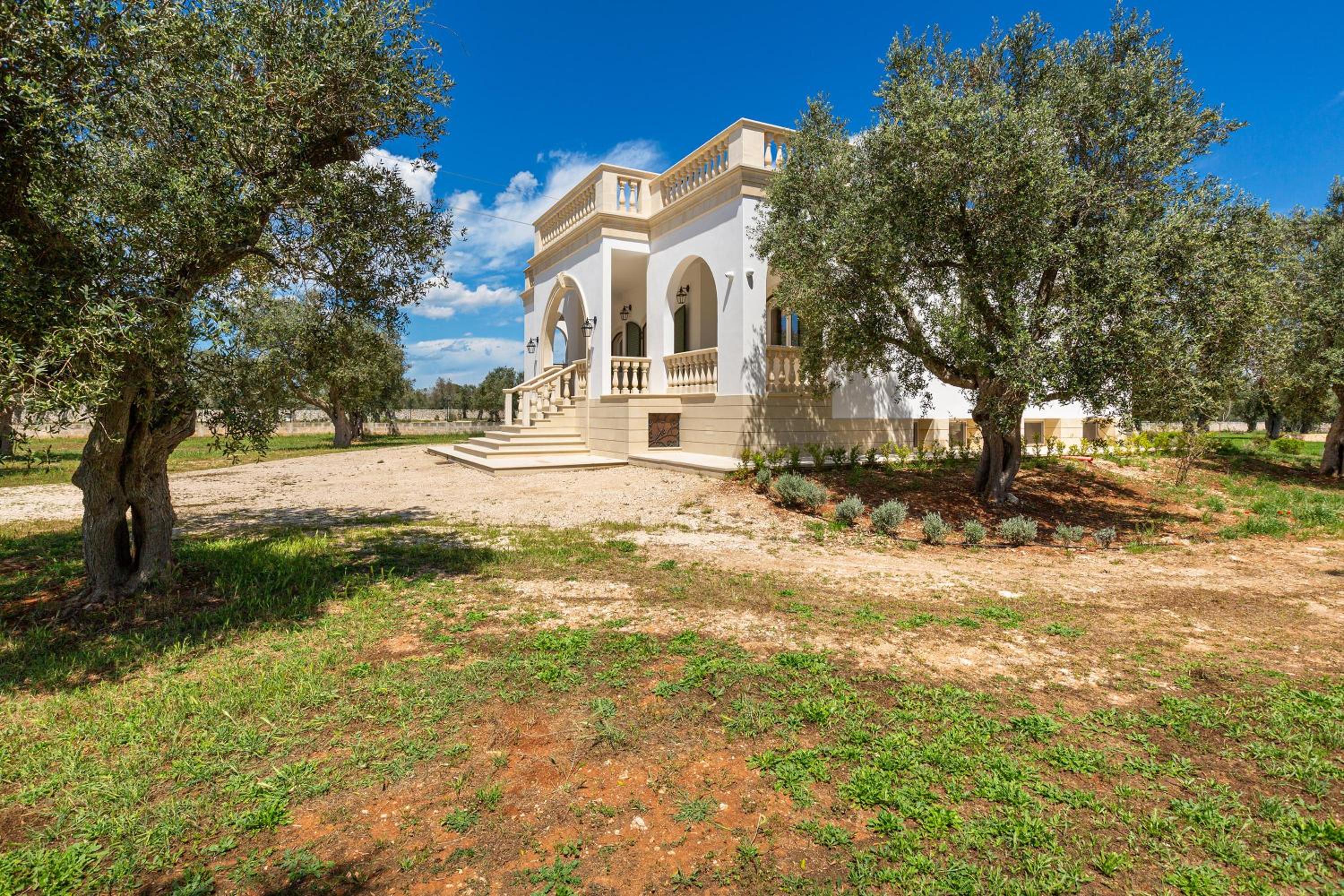 Villa photo 2