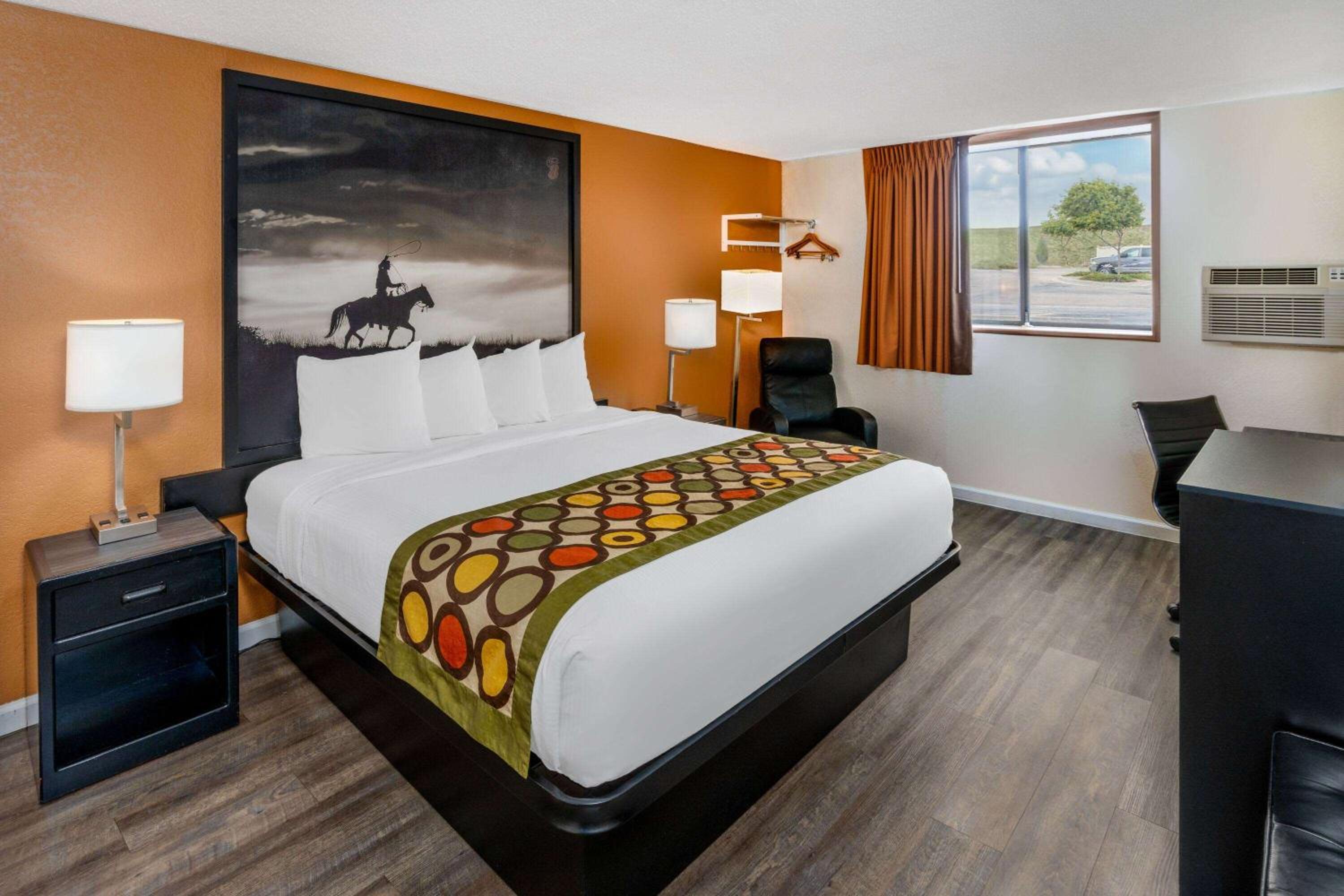 King Room - Non-Smoking - Photo 1