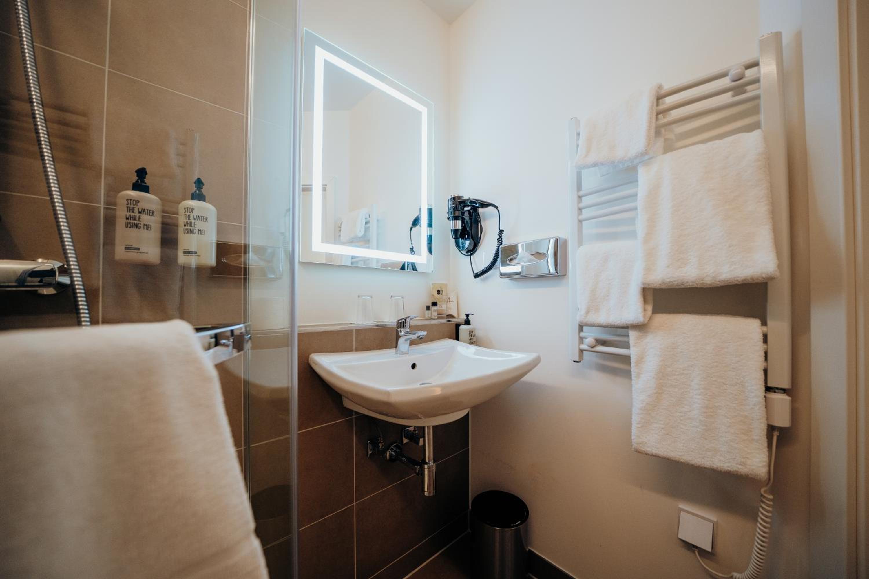 Small Single Room photo 2