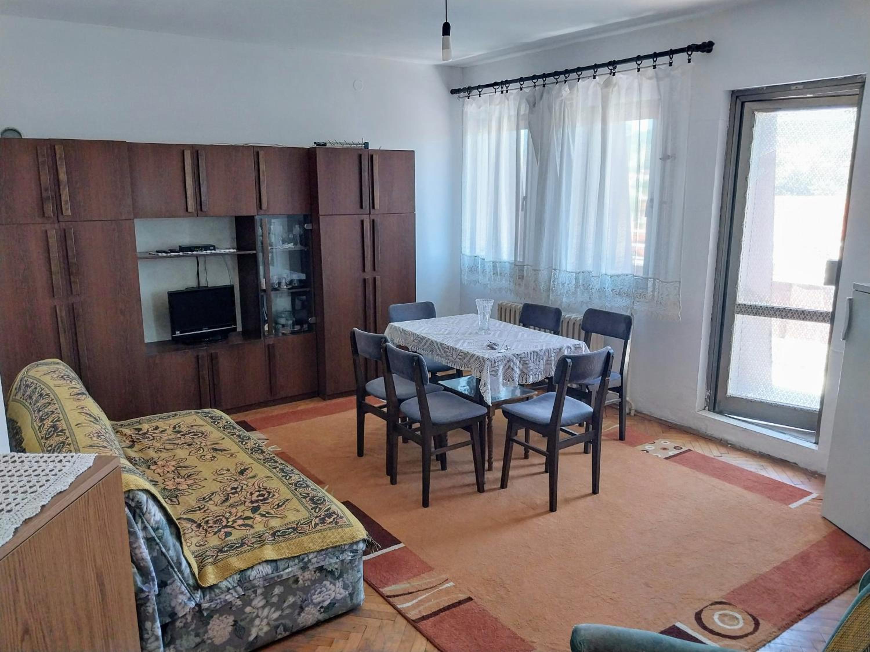 One-Bedroom Apartment photo 1