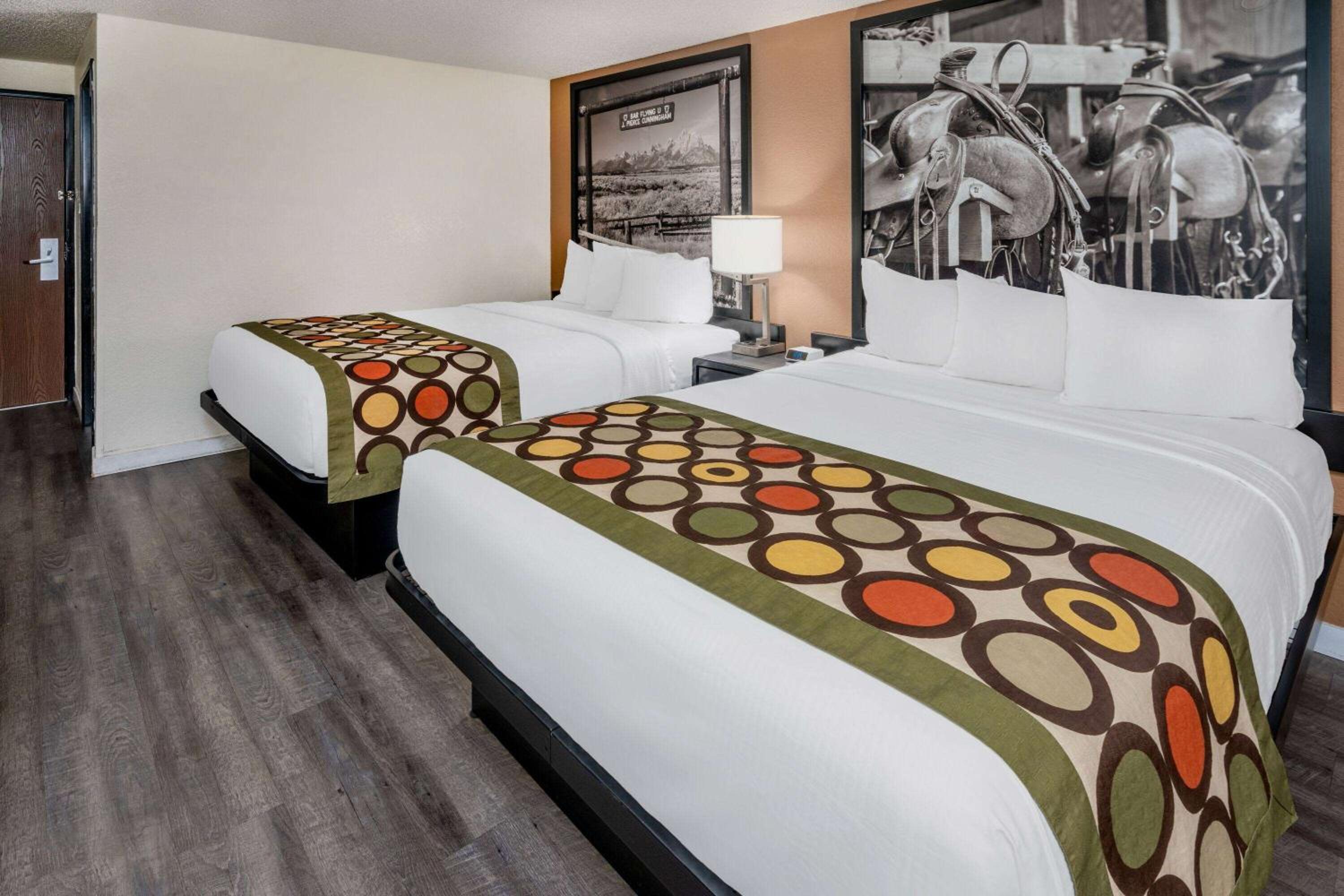 Queen Room with Two Queen Beds - Non-Smoking - Photo 1