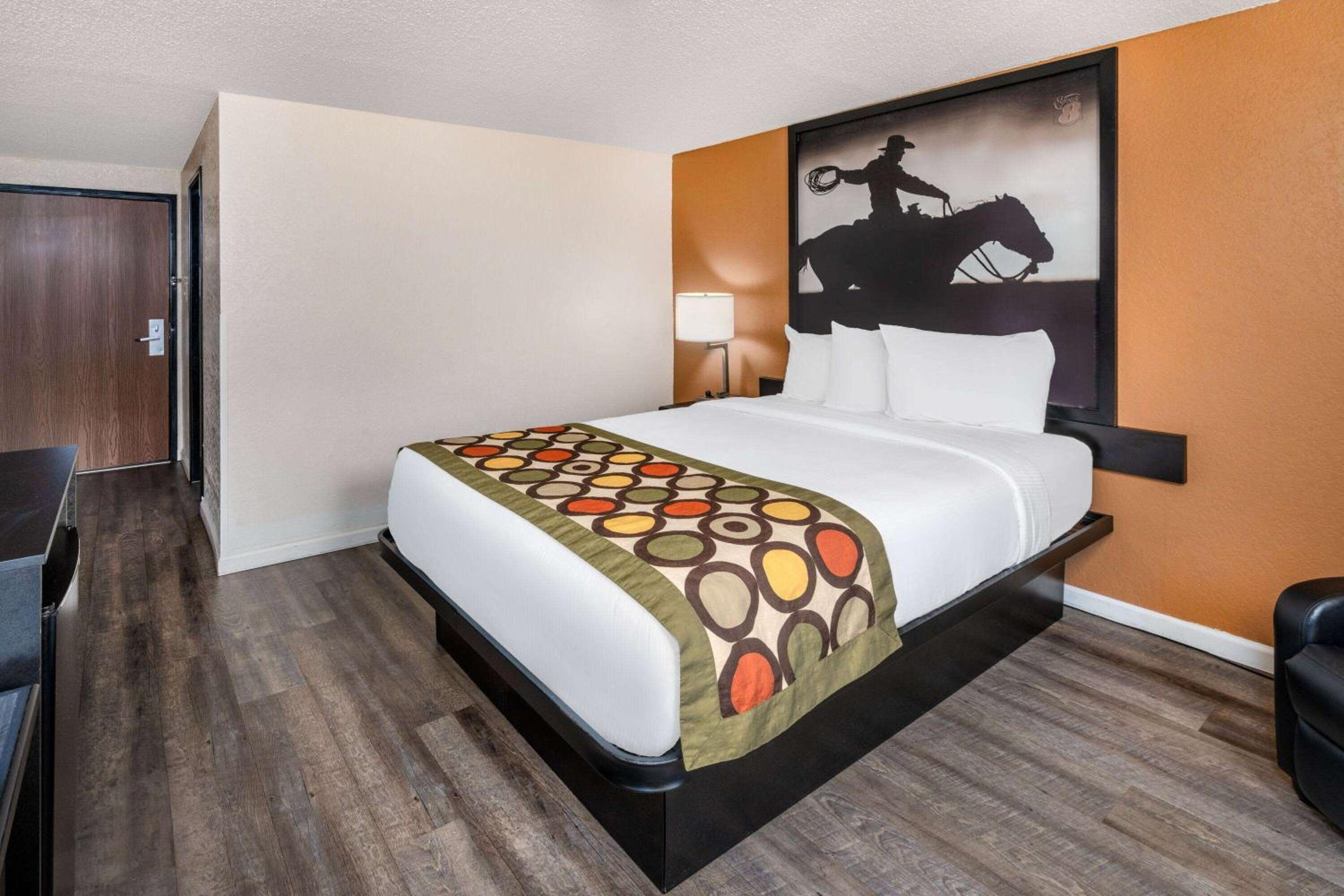 Deluxe Queen Room - Non-Smoking - Photo 3