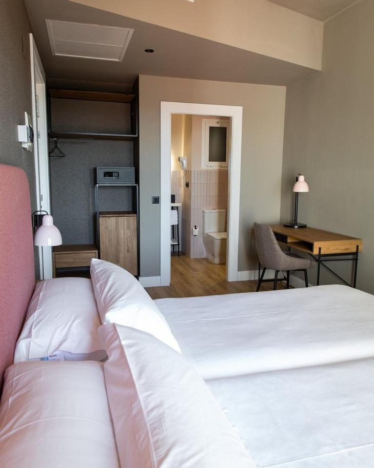 Habitación Doble o Twin Deluxe con Vista a la Piscina