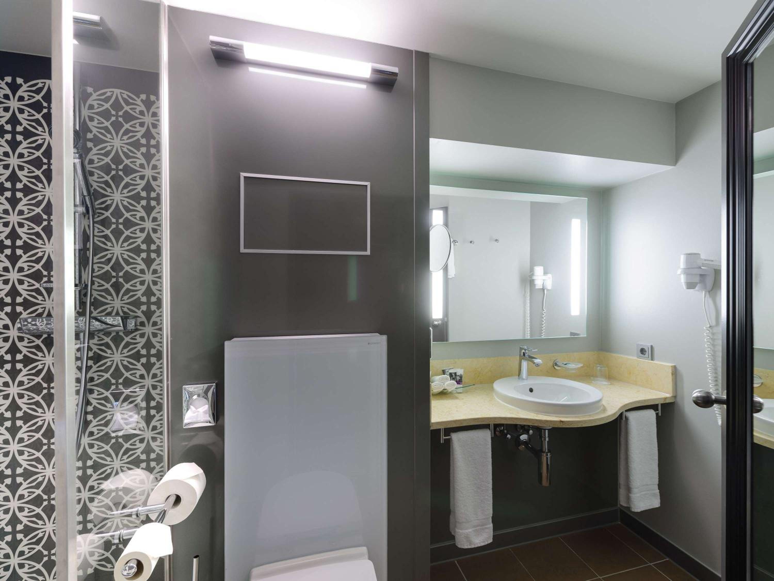 Deluxe Double Room thumbnail 6