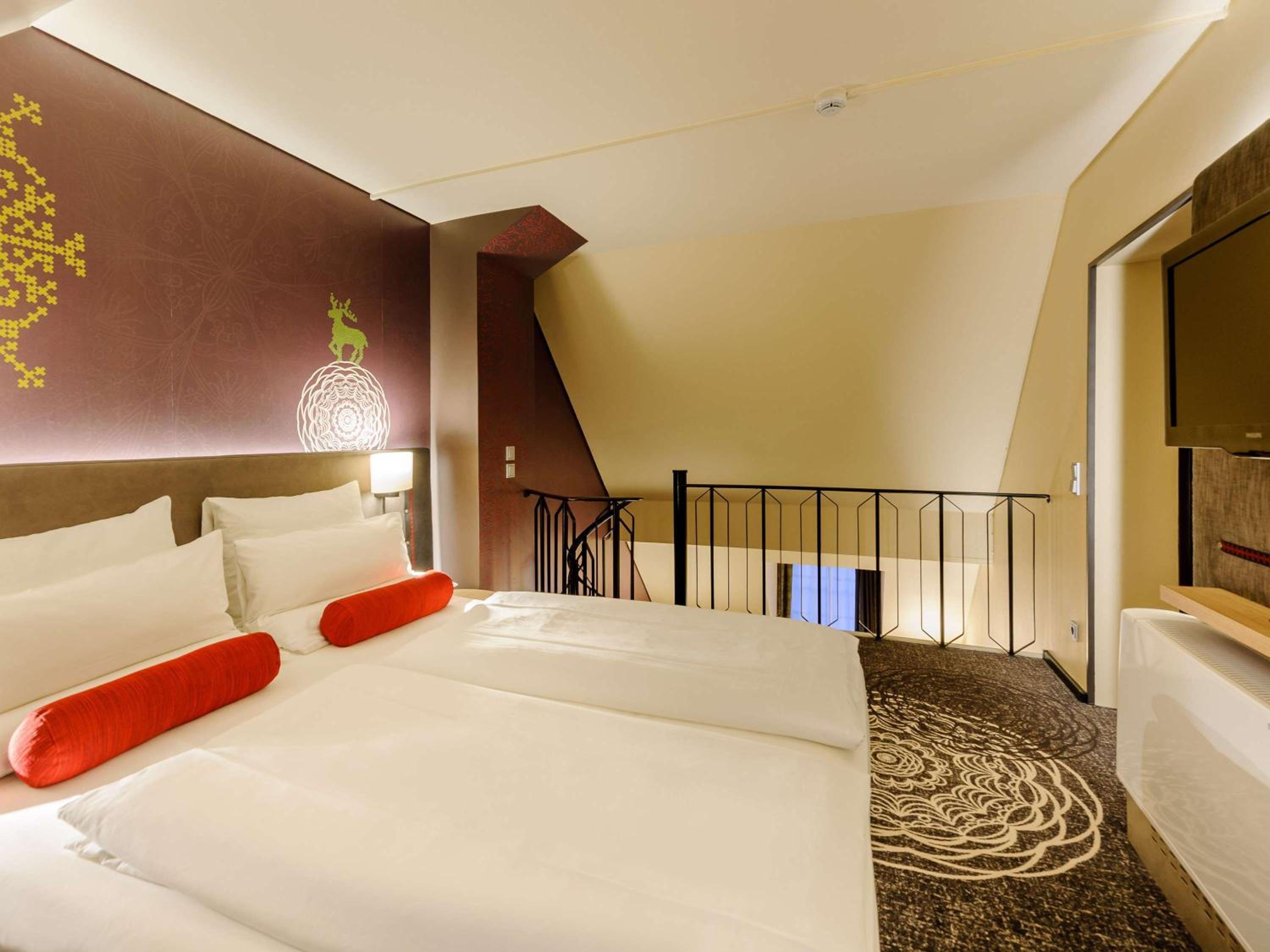 Deluxe Double Room thumbnail 6