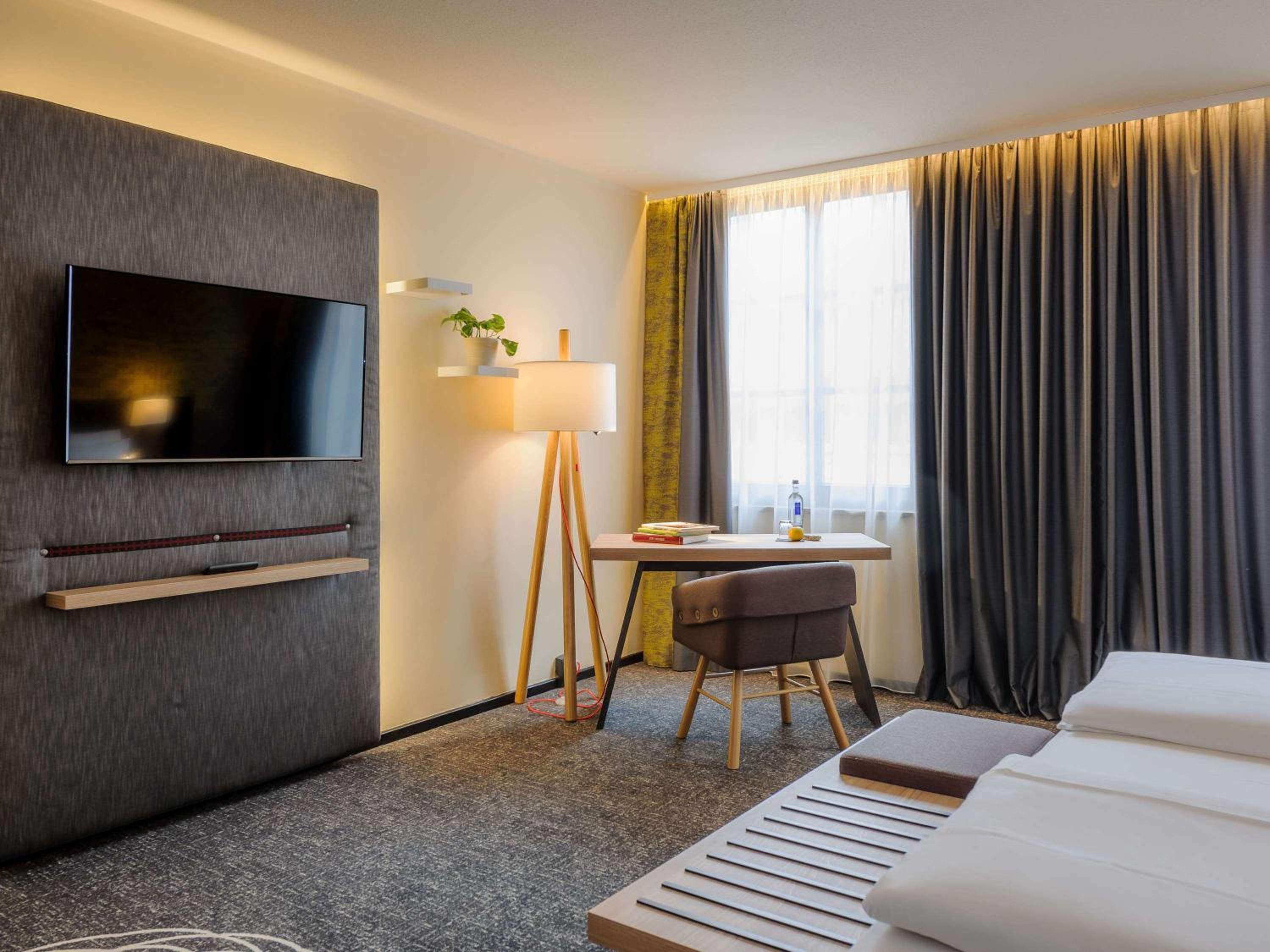Superior Double Room with Sofa thumbnail 5