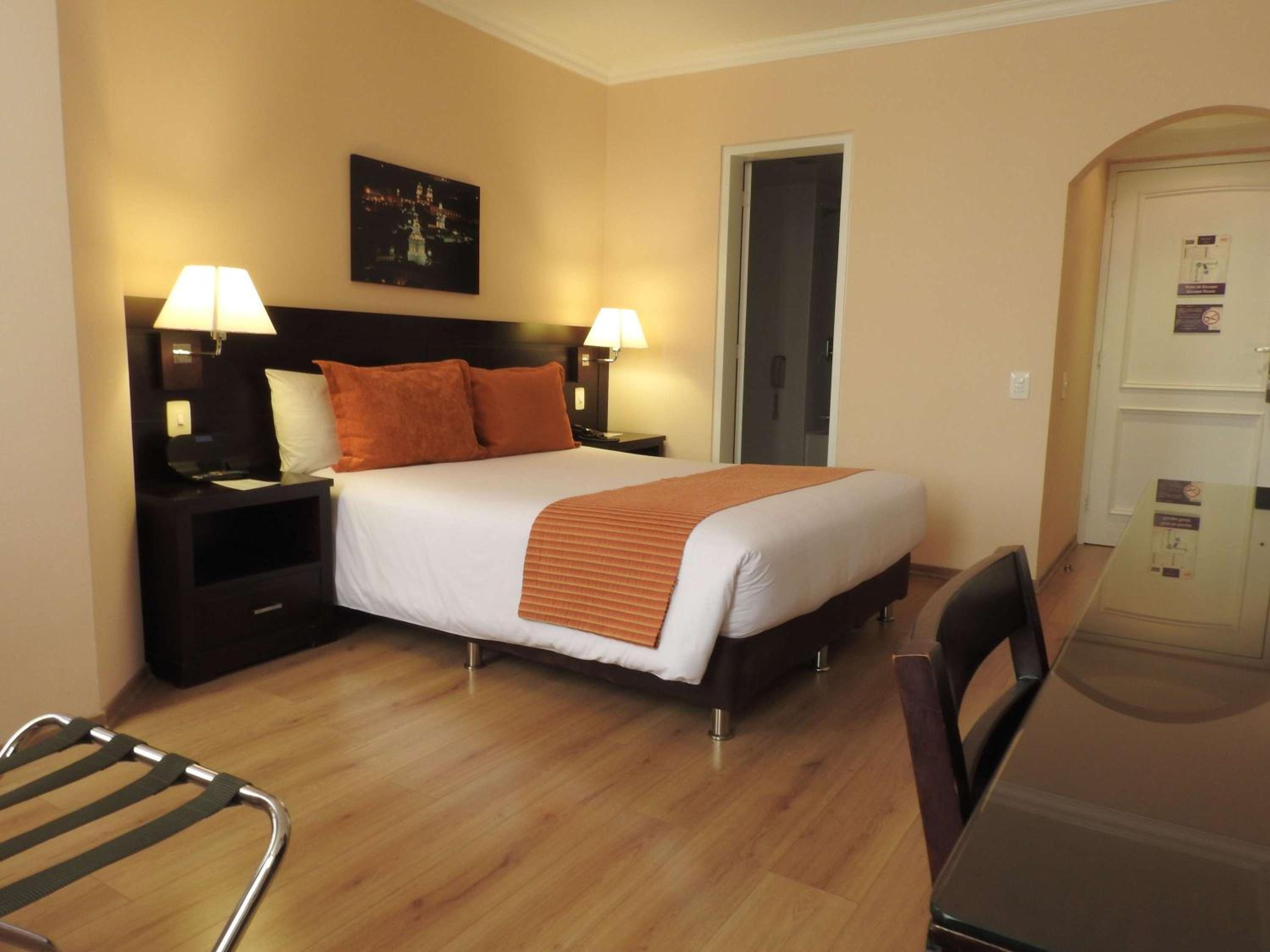 Superior King Room with One King Bed - Photo 24