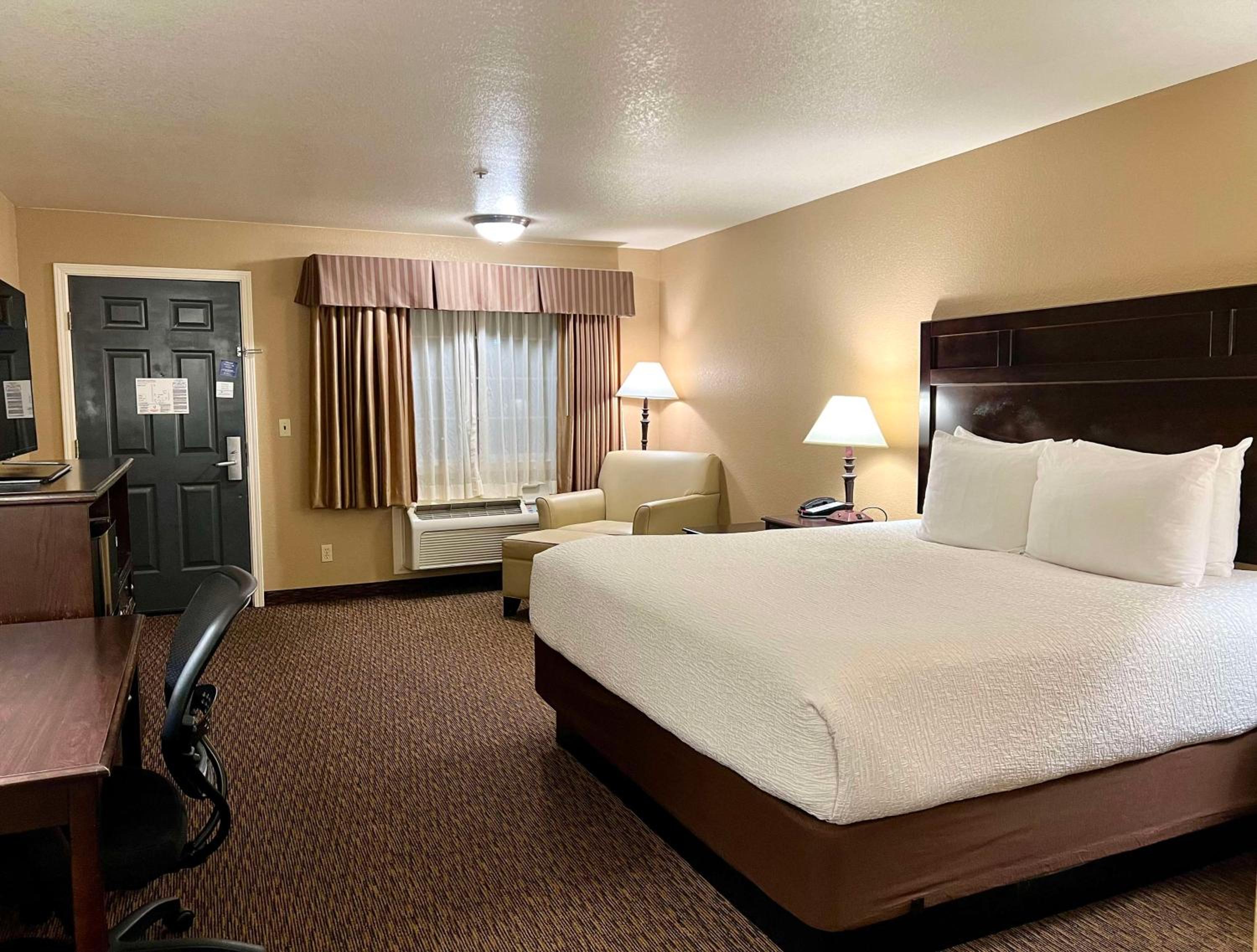 King Room - Non-Smoking photo 1
