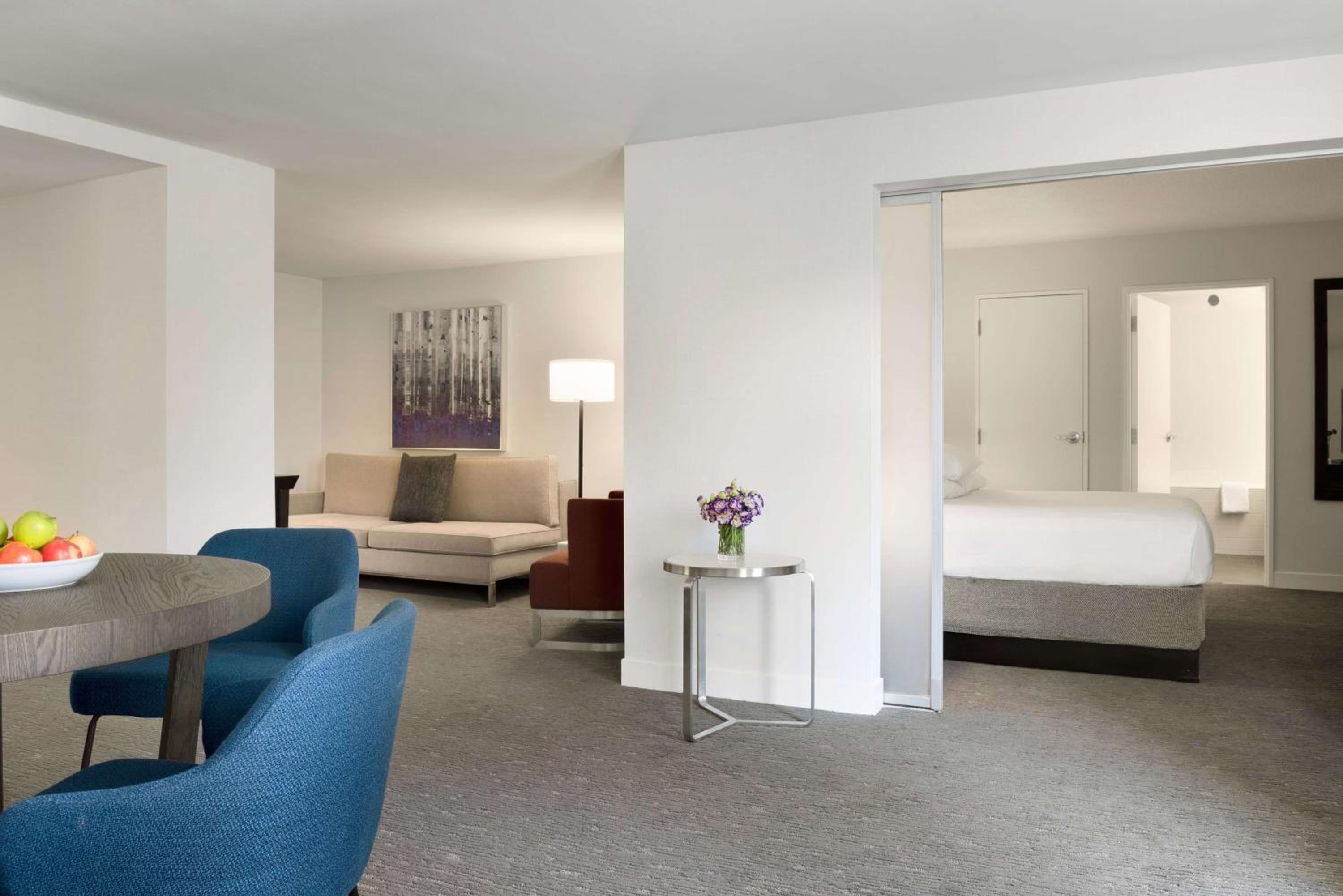 Executive Suite - Photo 2