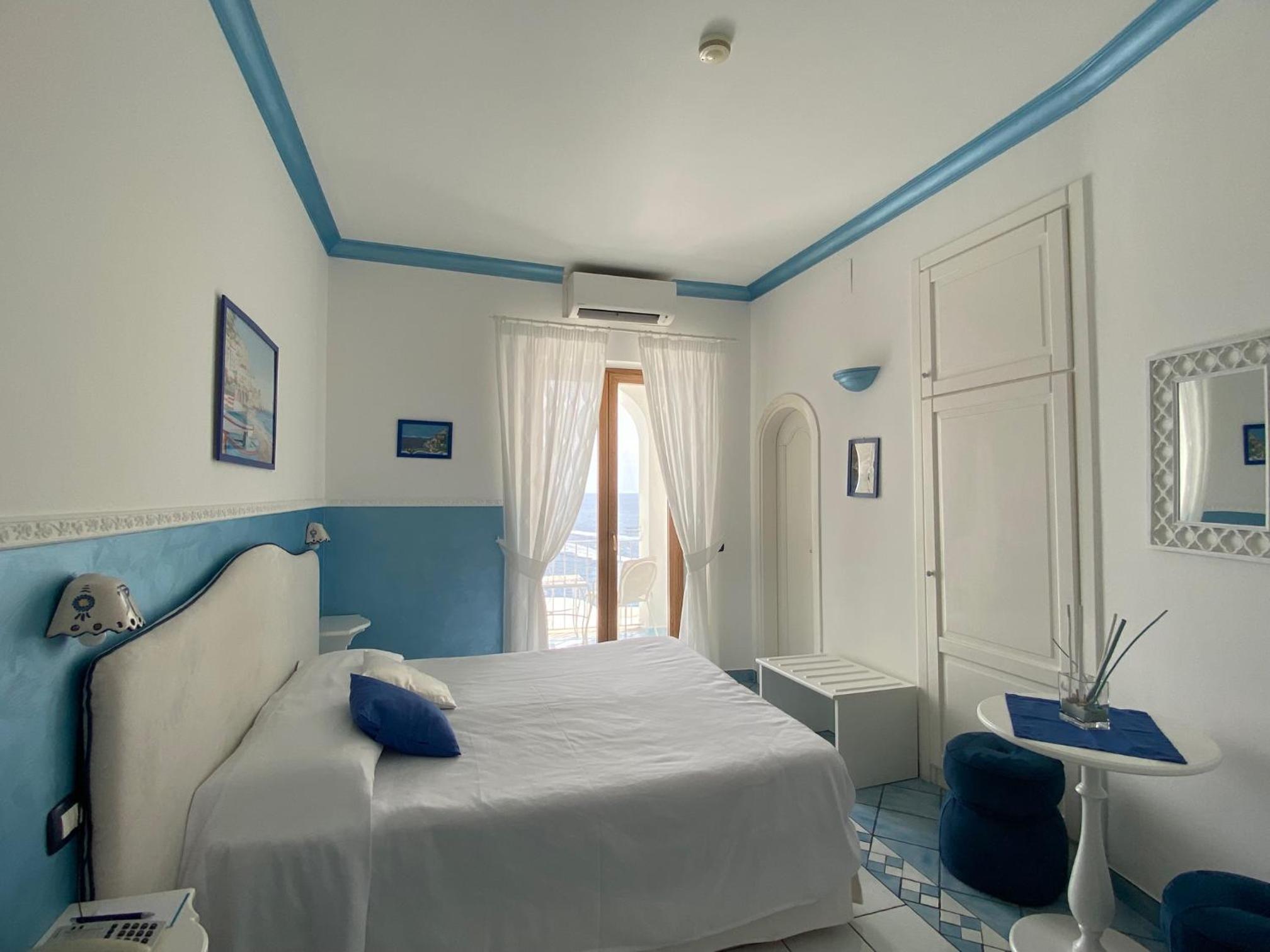 Deluxe Double or Twin Room with Sea View - Photo 2