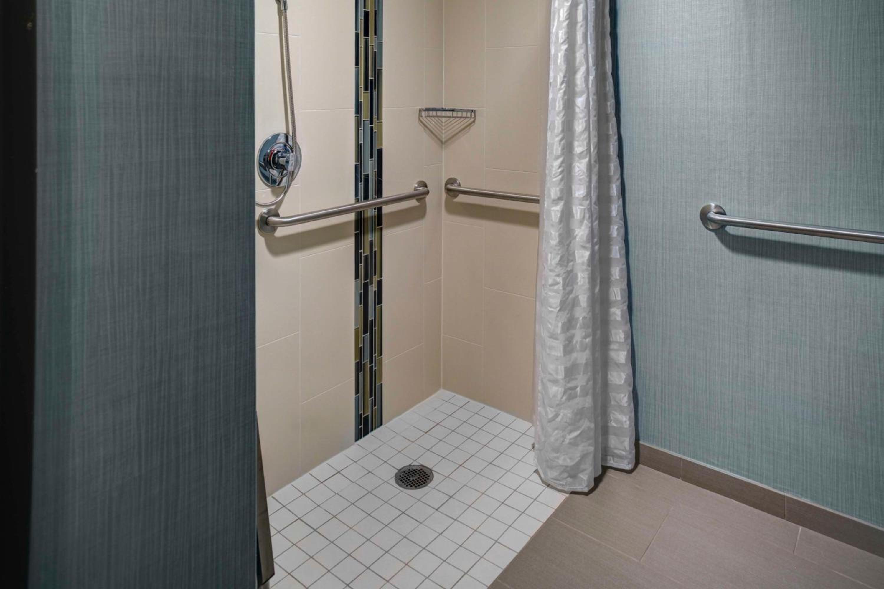 King Room with Sofa Bed and Accessible Tub - Disability Access - Photo 12