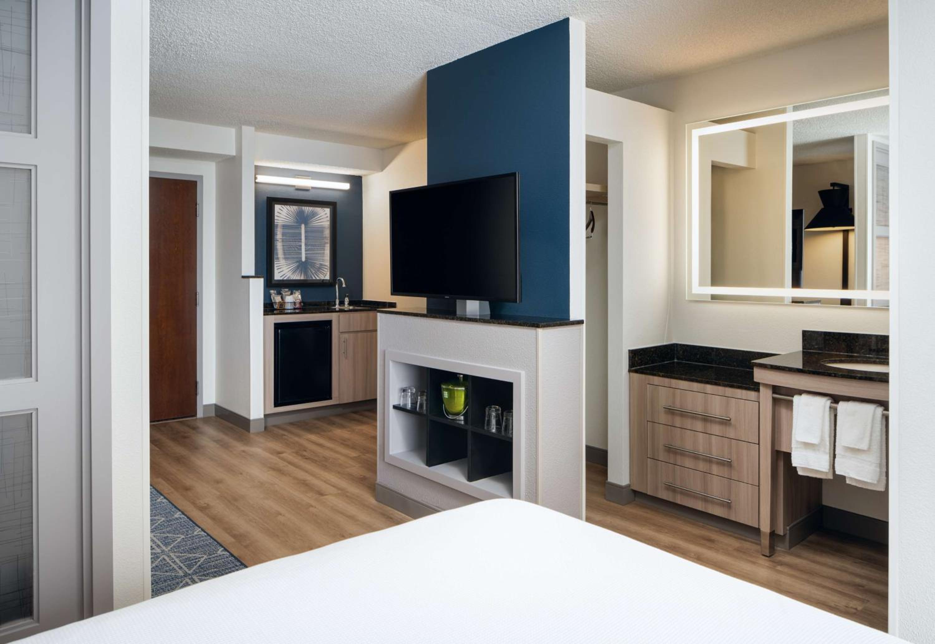 Specialty King Room with Sofa Bed - Photo 2