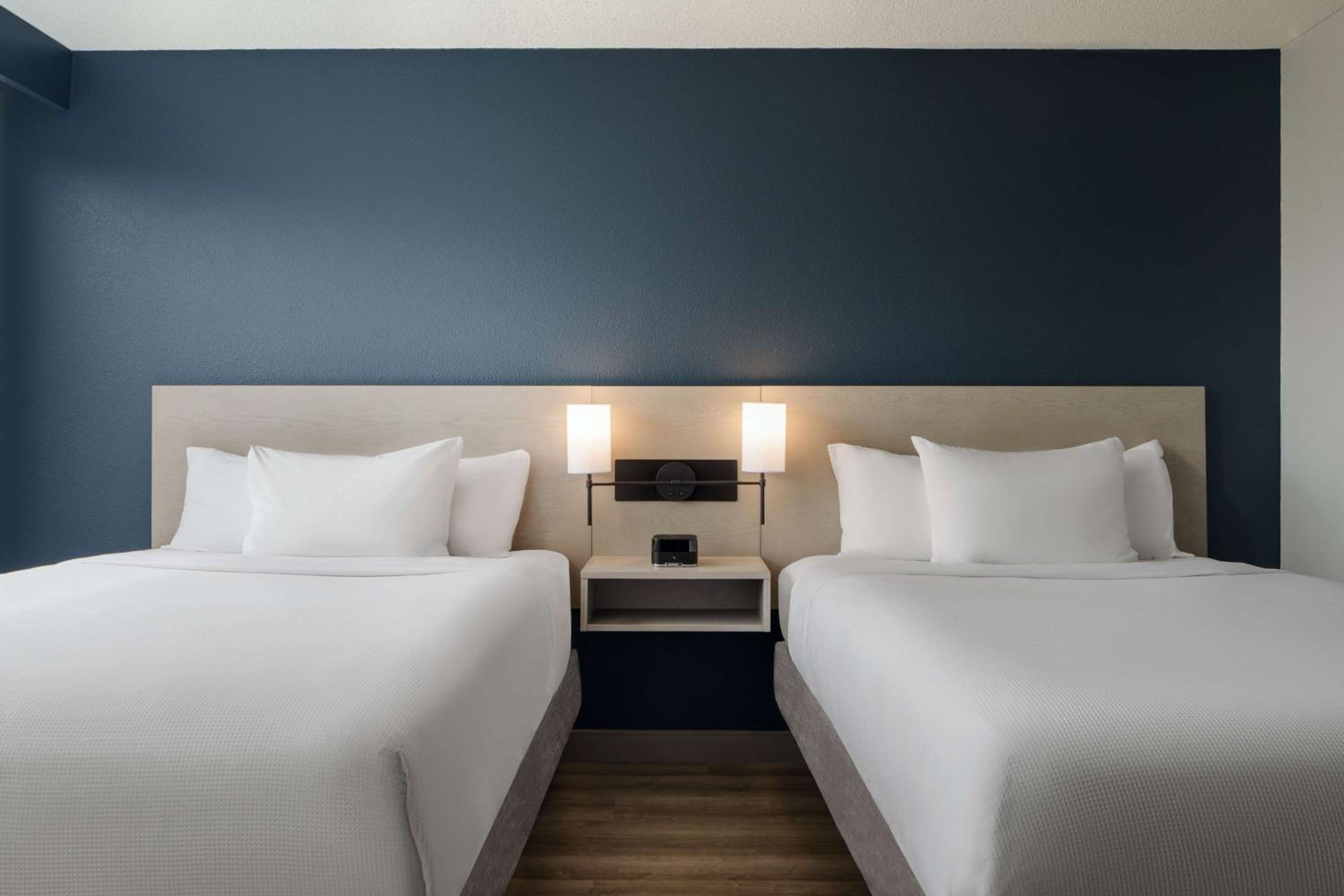 Double Room with Two Double Beds and Sofa Bed - Photo 2