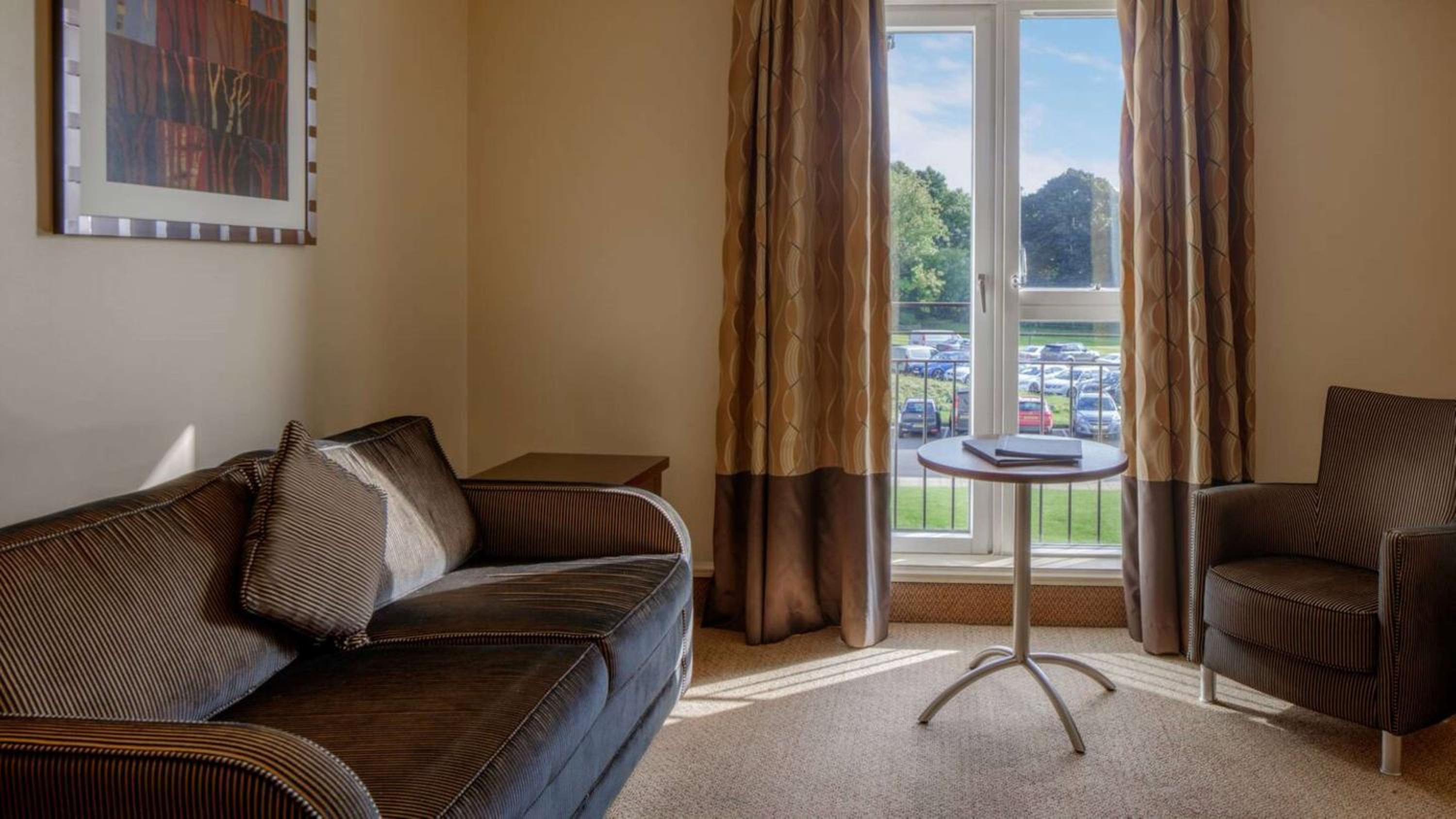 Deluxe Queen Room With Sofa Bed
