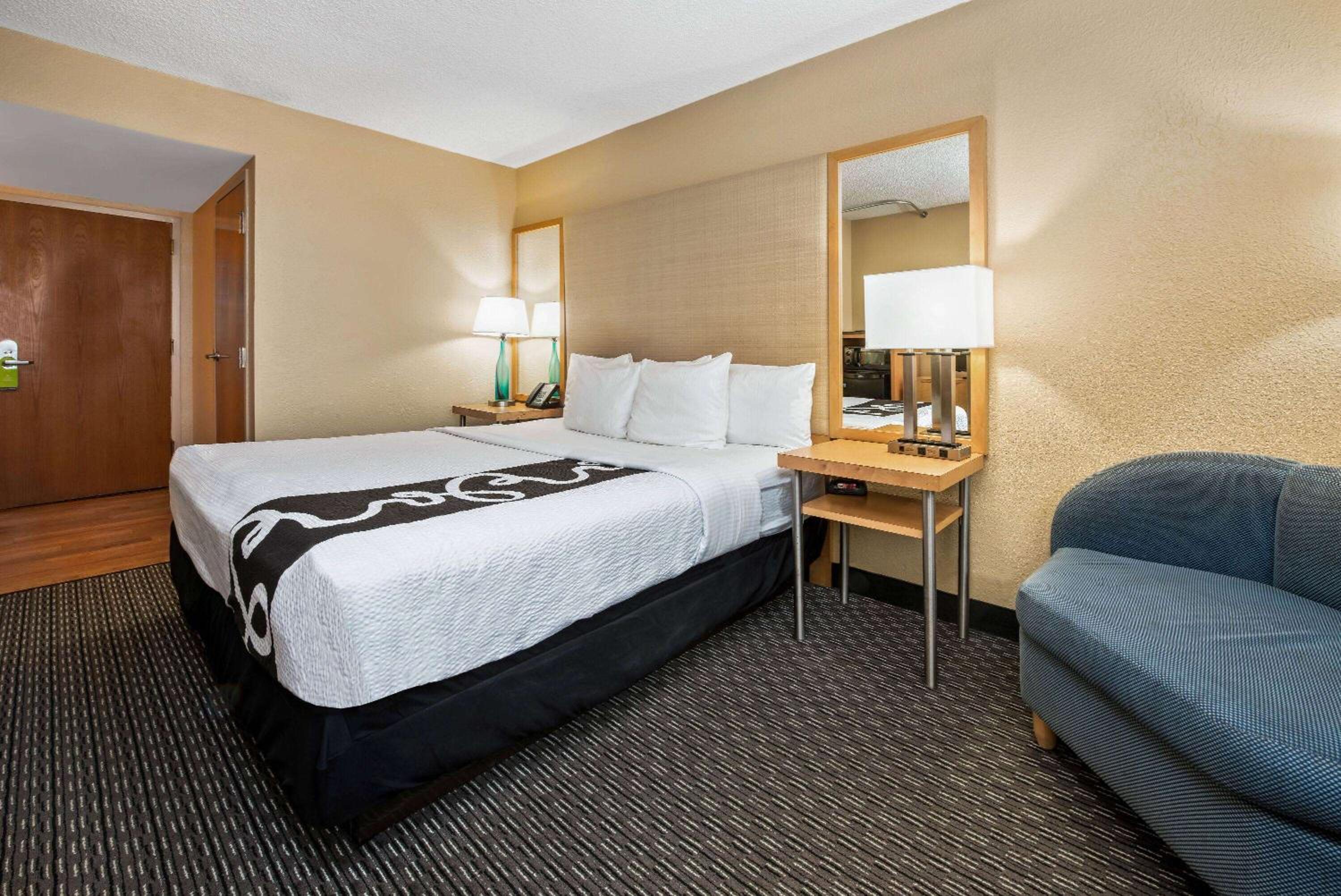 Executive King Room - Non-Smoking - Photo 4