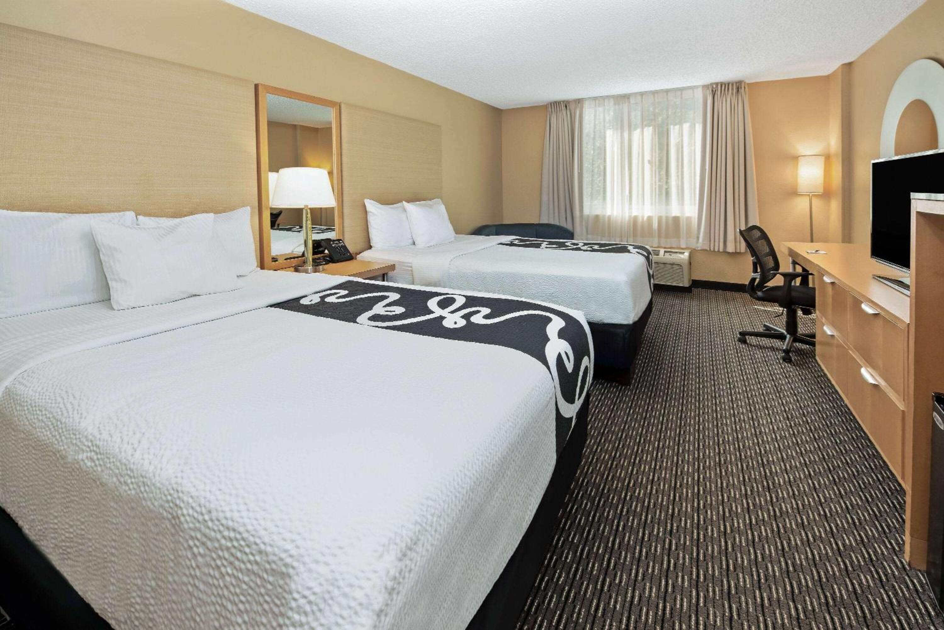 Double Room with Two Double Beds - Non-Smoking - Photo 4