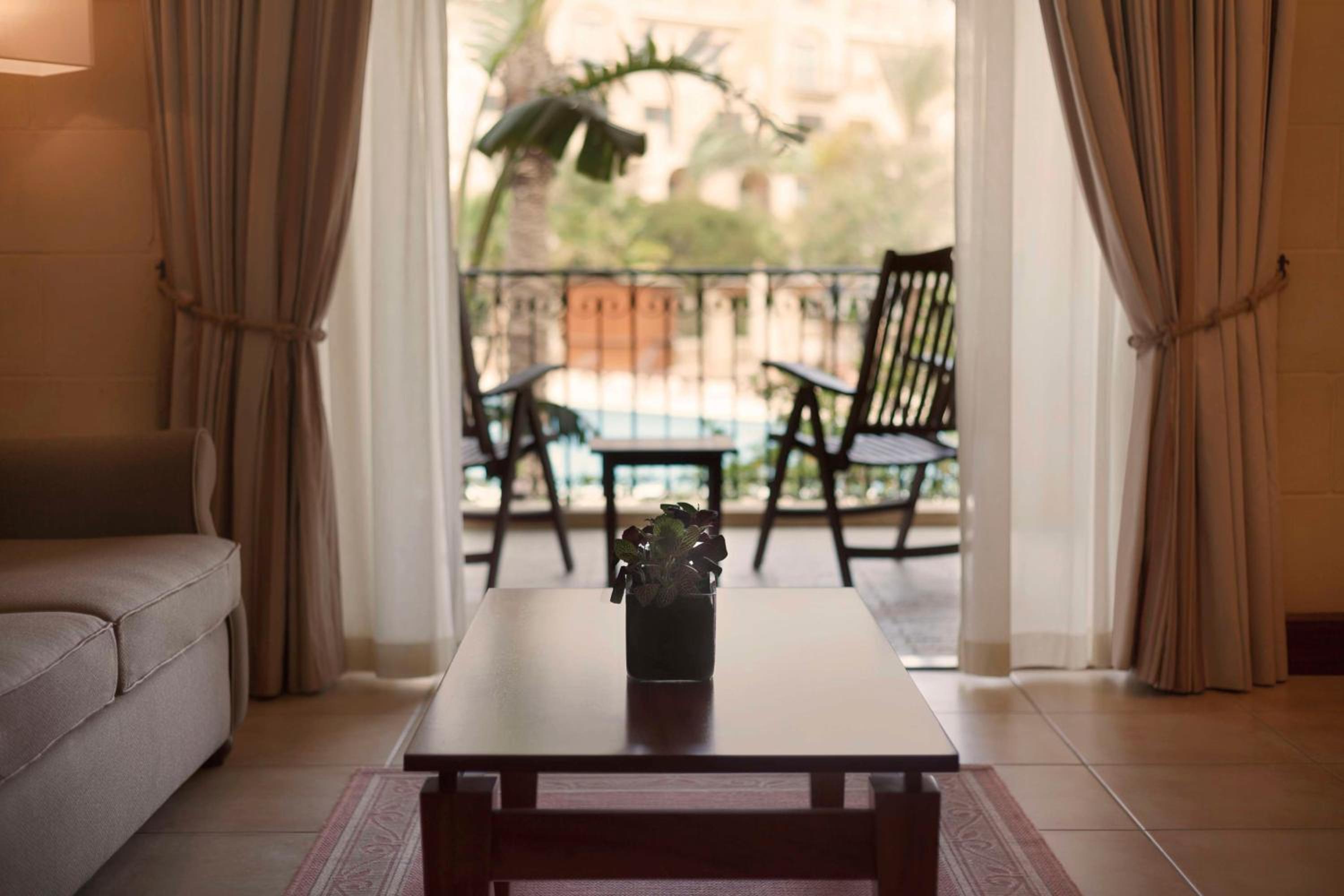 Junior Suite Pool View - Photo 2