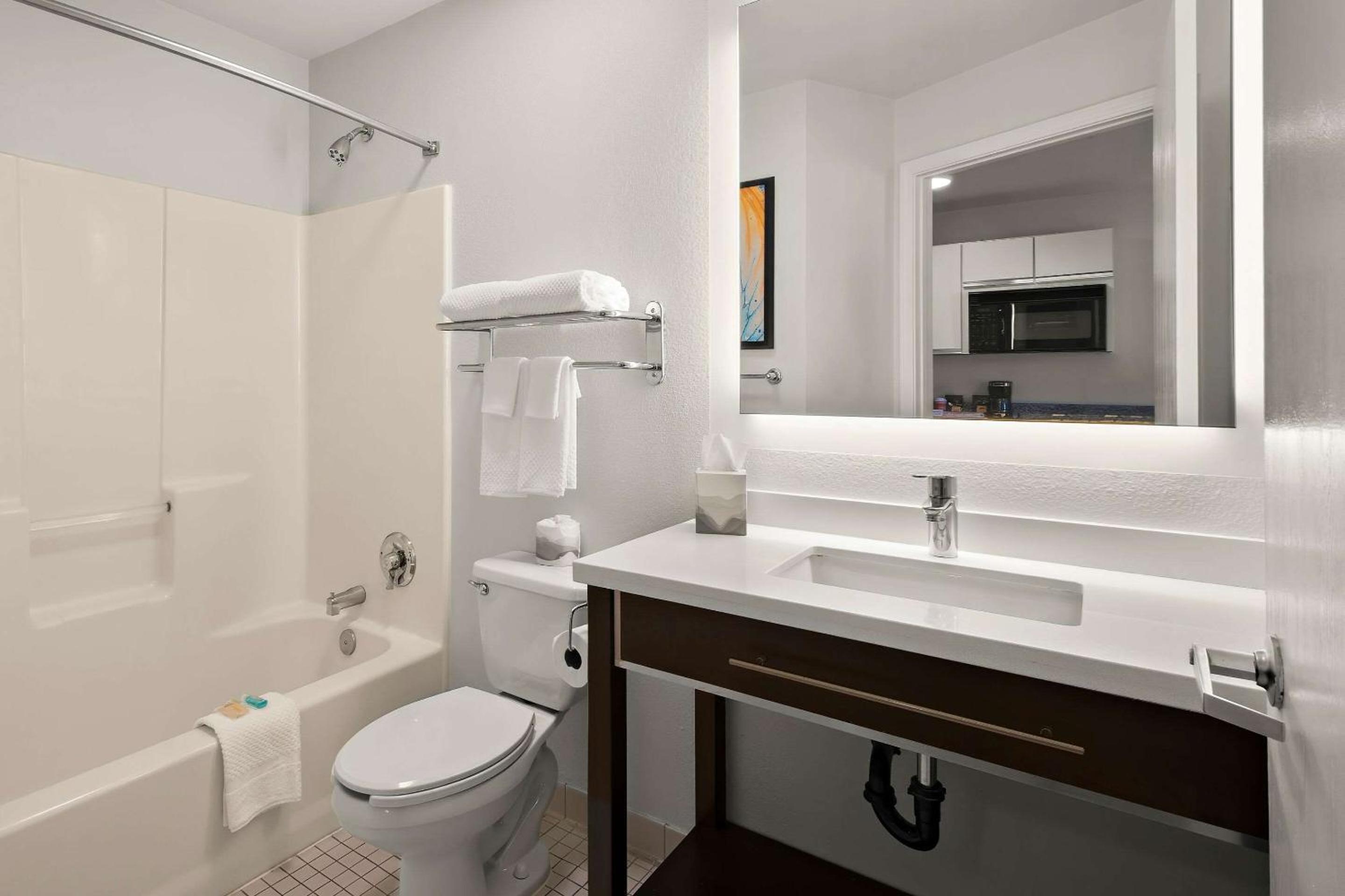 Queen Suite with Accessible Tub and Sofabed - Accessible/Non Smoking