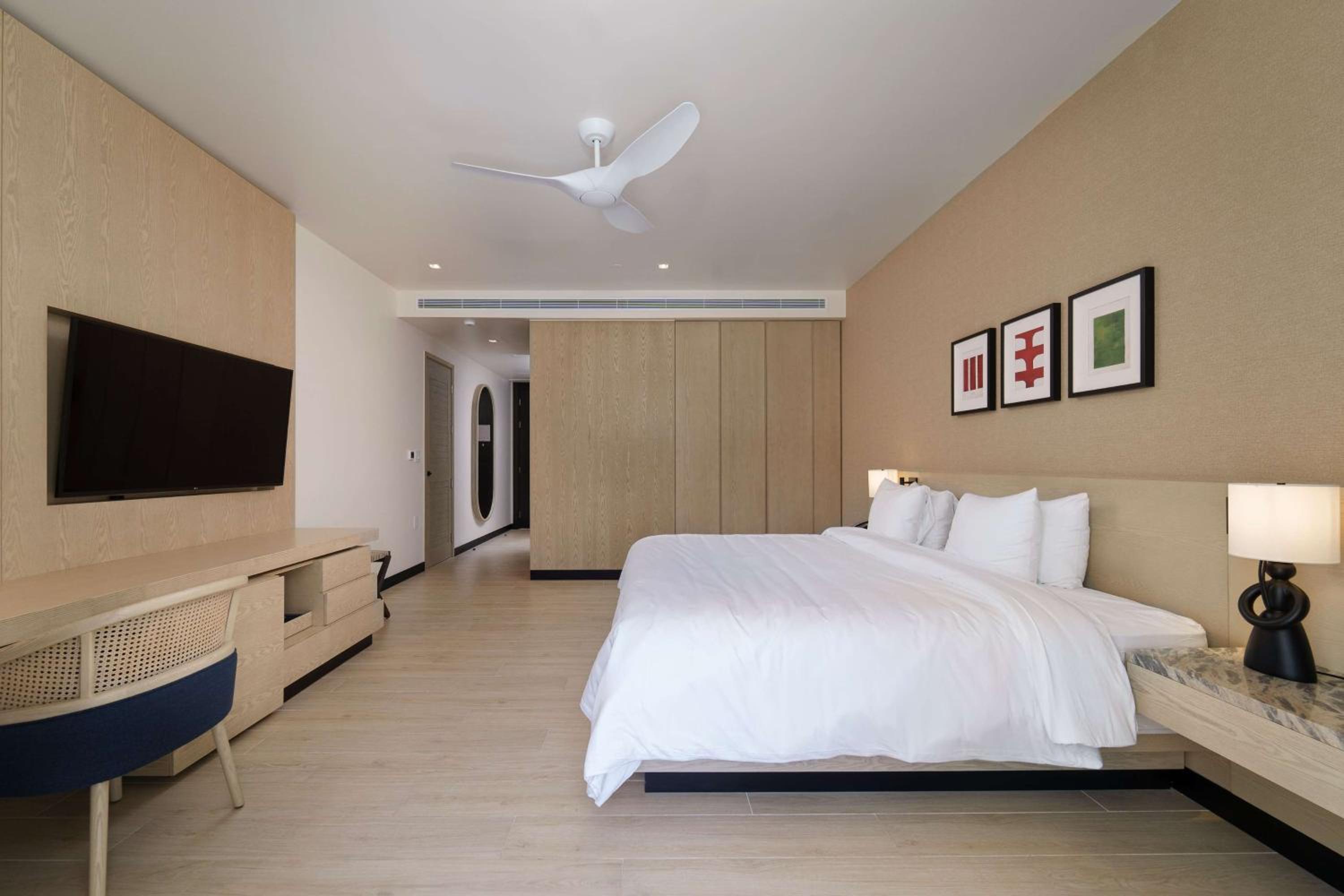 King Room with Resort View - Accessible